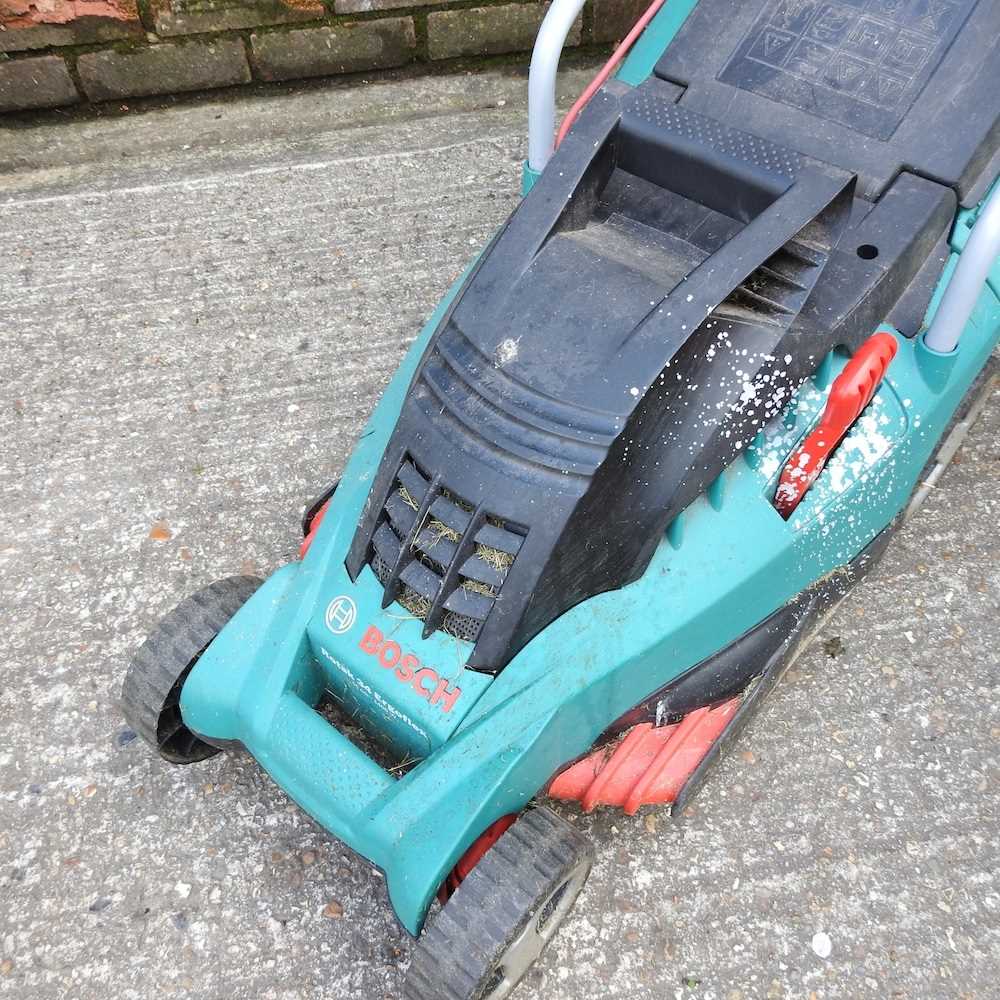 A green Bosch electric lawn mower - Image 4 of 4