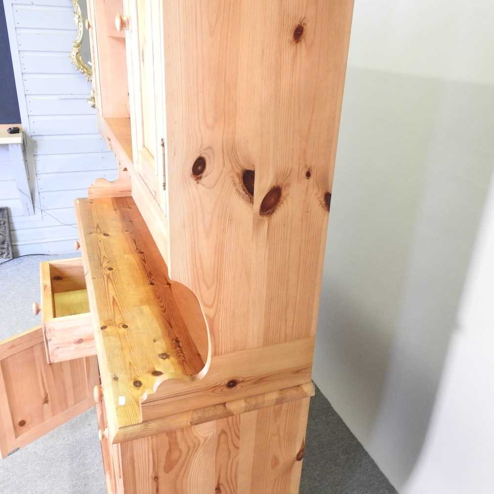 A modern pine dresser, with a boarded back, on a plinth base 152w x 45d x 200h cm - Bild 6 aus 7
