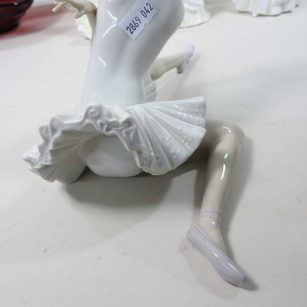 A Lladro figure of a dancer, together with a collection of Royal Doulton, other figures and Murano - Image 8 of 9