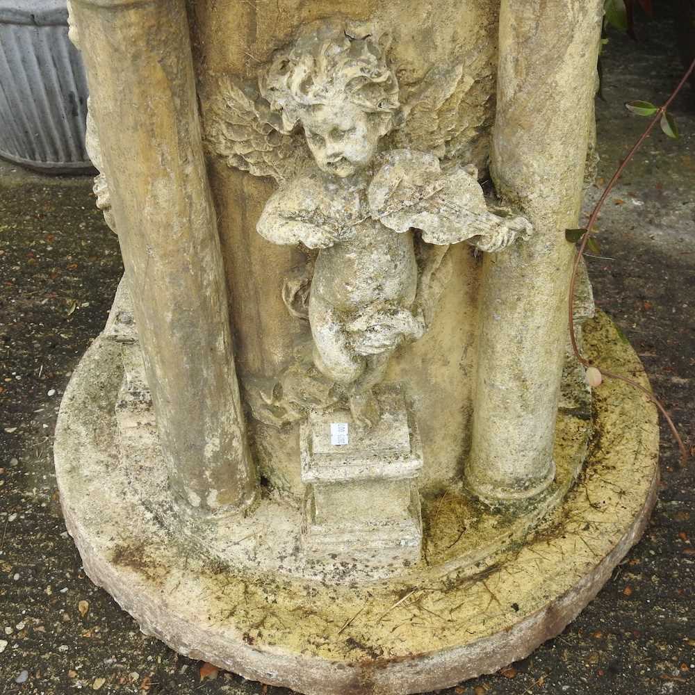 A large cast stone font, decorated with classical columns and cherubs, 80cm high - Bild 4 aus 7