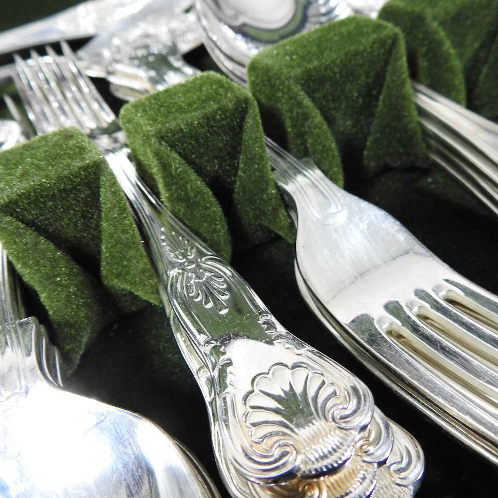 An Arthur Price silver plate canteen of cutlery, with eight place settings, in a fitted canteen, - Image 3 of 5