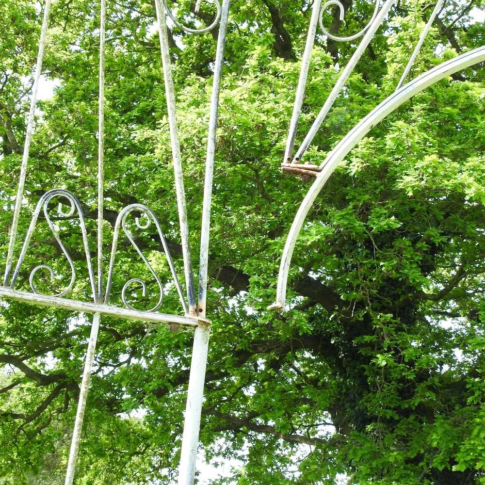 A large white painted wirework garden pergola, of circular shape, with a domed top 200w x 310h cm - Image 5 of 6