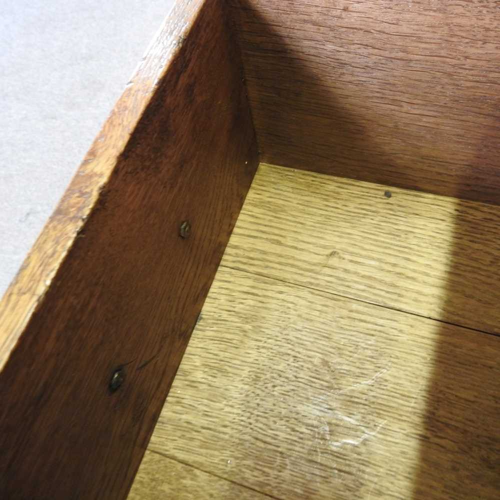 An 18th century style oak dresser, with a boarded back, on bracket feet 143w x 216h x 51d cm - Bild 6 aus 9