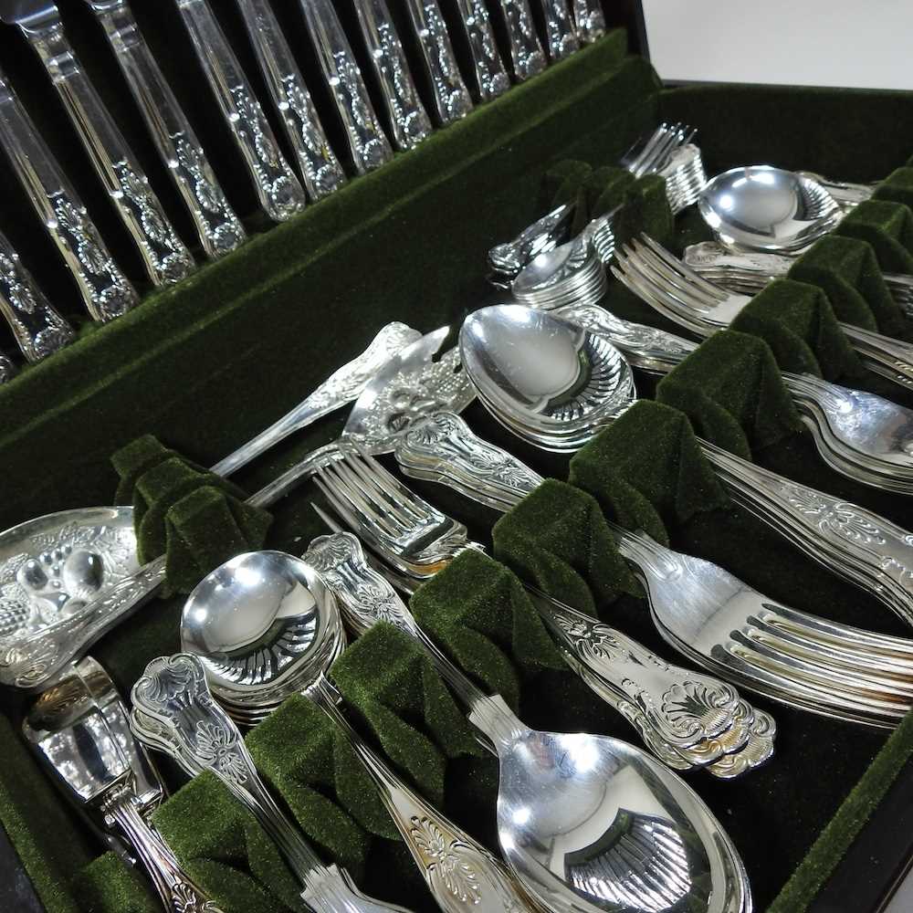 An Arthur Price silver plate canteen of cutlery, with eight place settings, in a fitted canteen, - Image 2 of 5