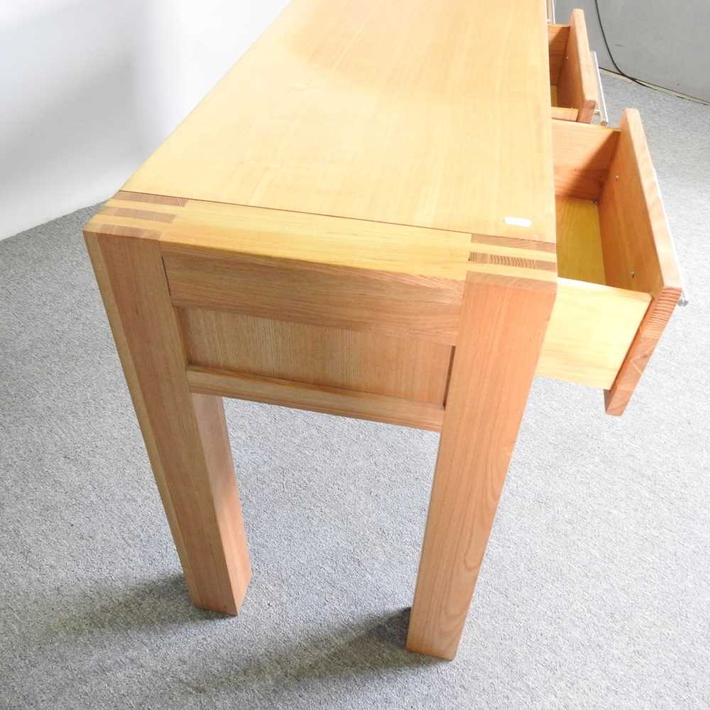 A modern light oak console table, containing three drawers 150w x 45d x 75h cm - Image 5 of 5