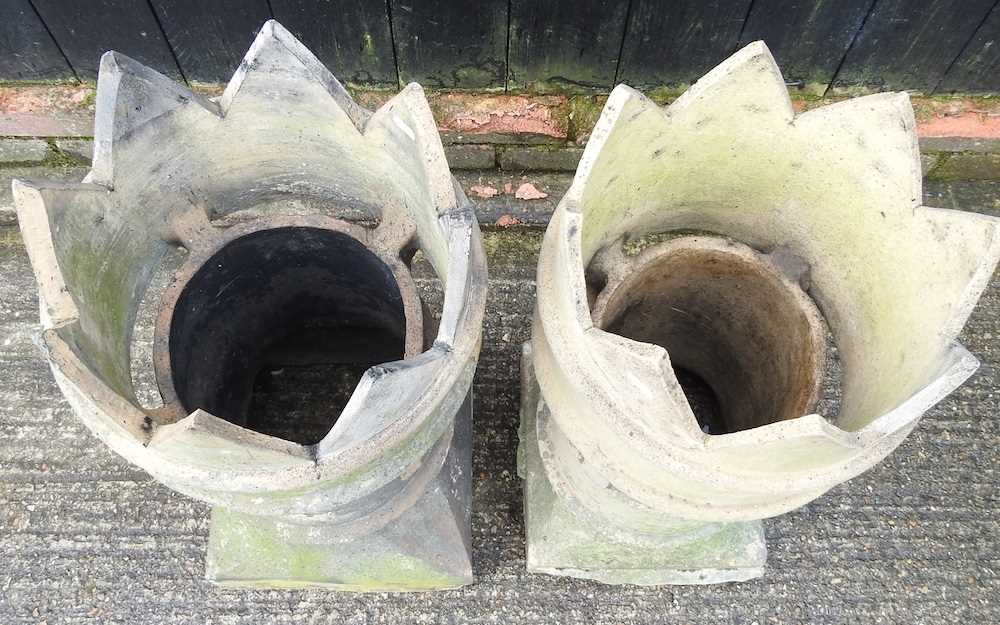 A pair of crown top chimney pots, 78cm high (2) - Bild 3 aus 3