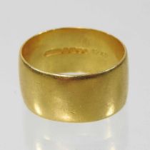 A 22 carat gold wedding band, 12g, size V