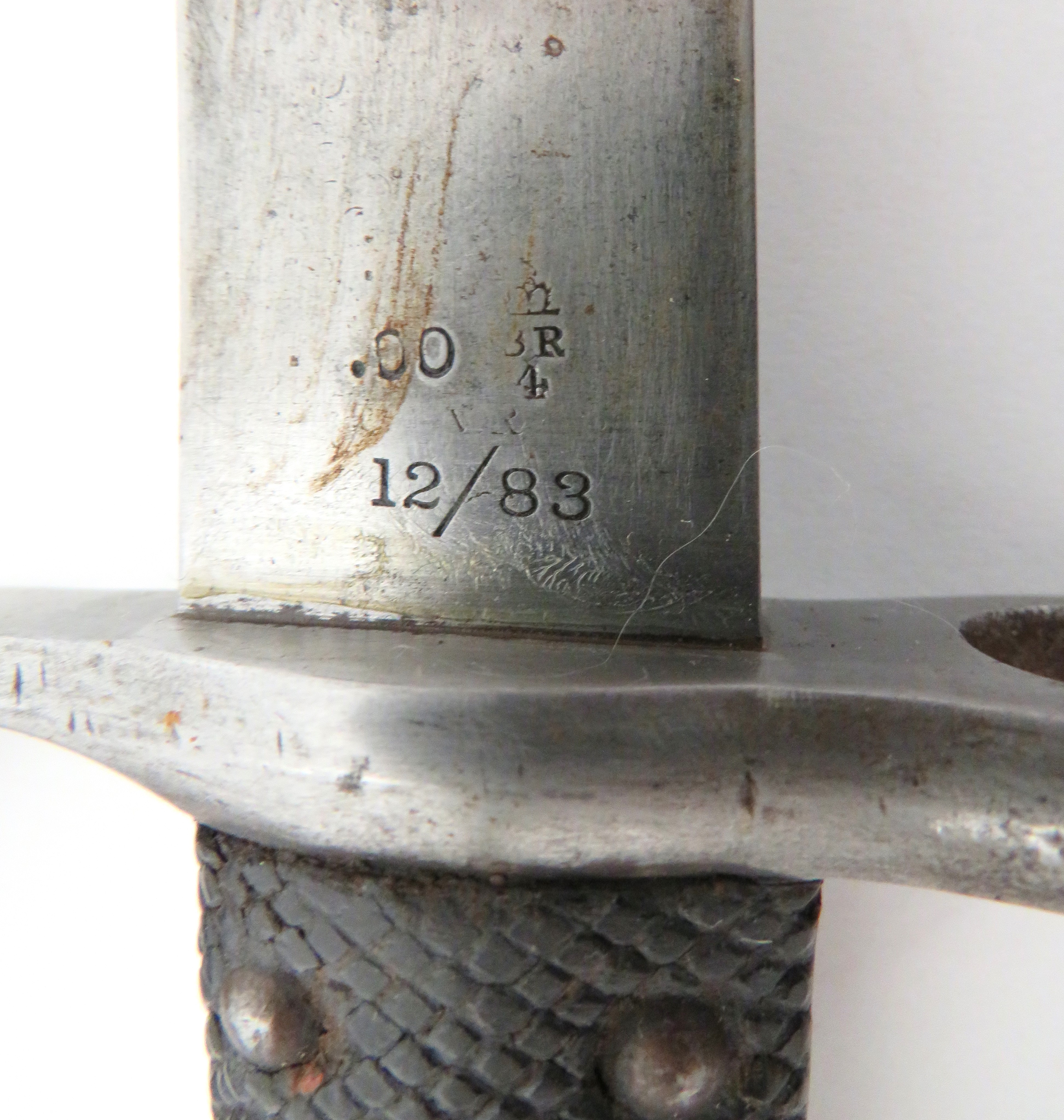 British P1879 Artillery Sawback Bayonet 25 3/4 inch, single edged blade.  Rear sawback edge.  Narrow - Image 3 of 3