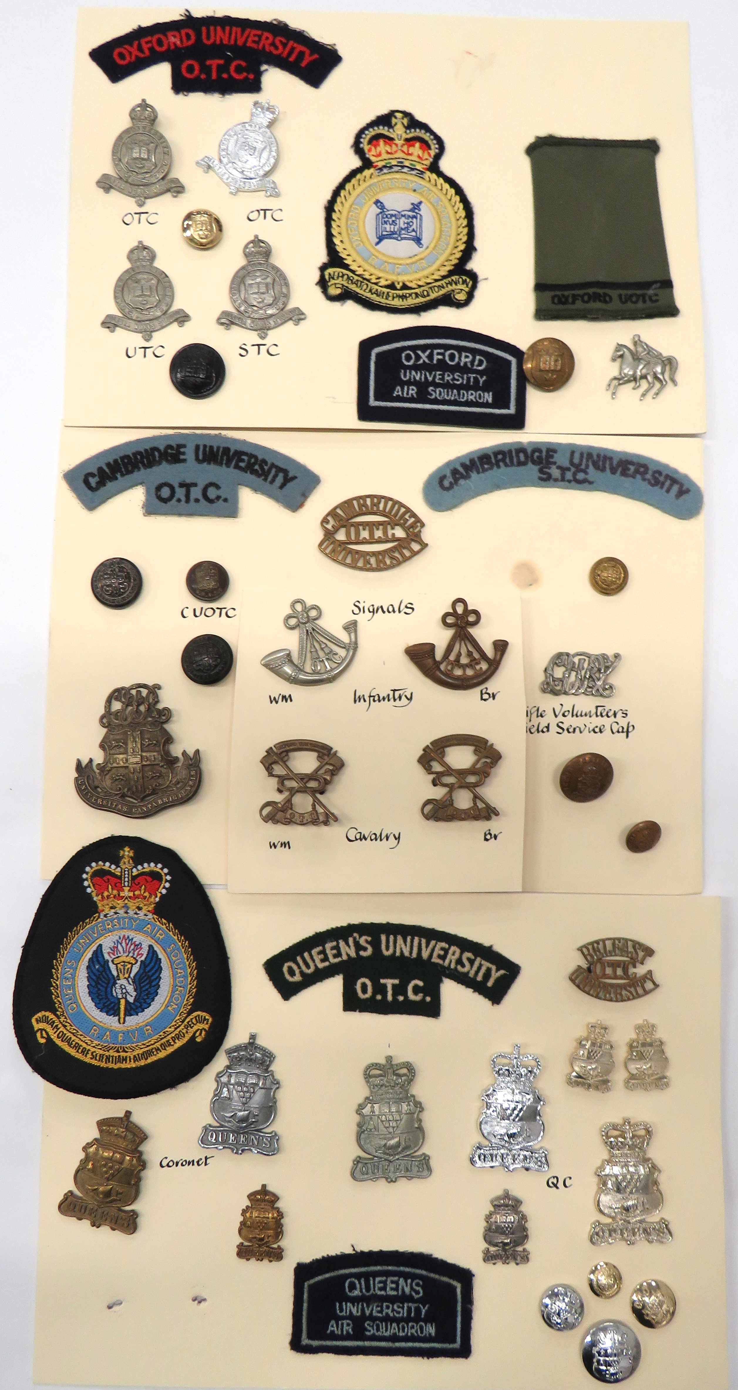 31 x University OTC & STC Badges And Titles cap badges include white metal KC Oxford University