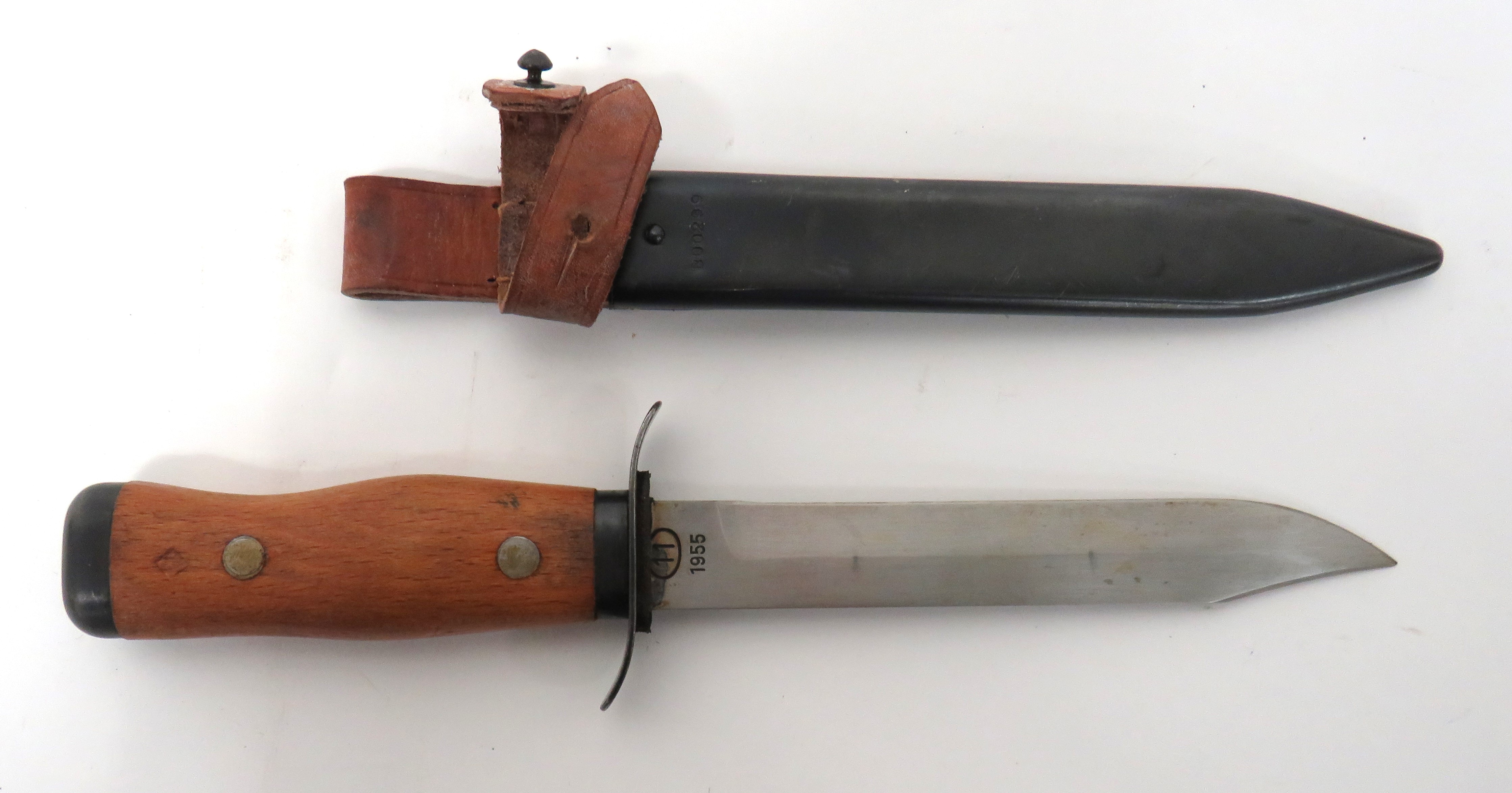 Cold War Period Polish Paratrooper WZ55 Combat Knife 6 1/4 inch, single edged, clipped point blade.