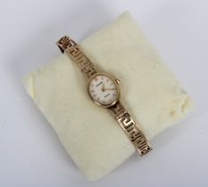 An Accurist Gold quartz, ladies 9ct gold cased wristwatch having a silvered dial signed Accurist