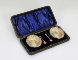 A pair of Victorian cased oval silver salts and salt spoons William Hutton & Sons Ltd, Birmingham,