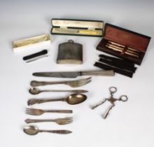 A rummage tray of silver collectables to include an Elizabeth II silver spirit flask, by K. L.