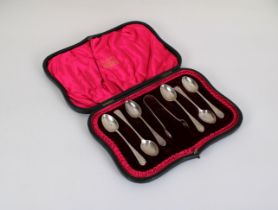 An Edwardian cased matched set of silver bright cut Old English pattern teaspoons and tongs John