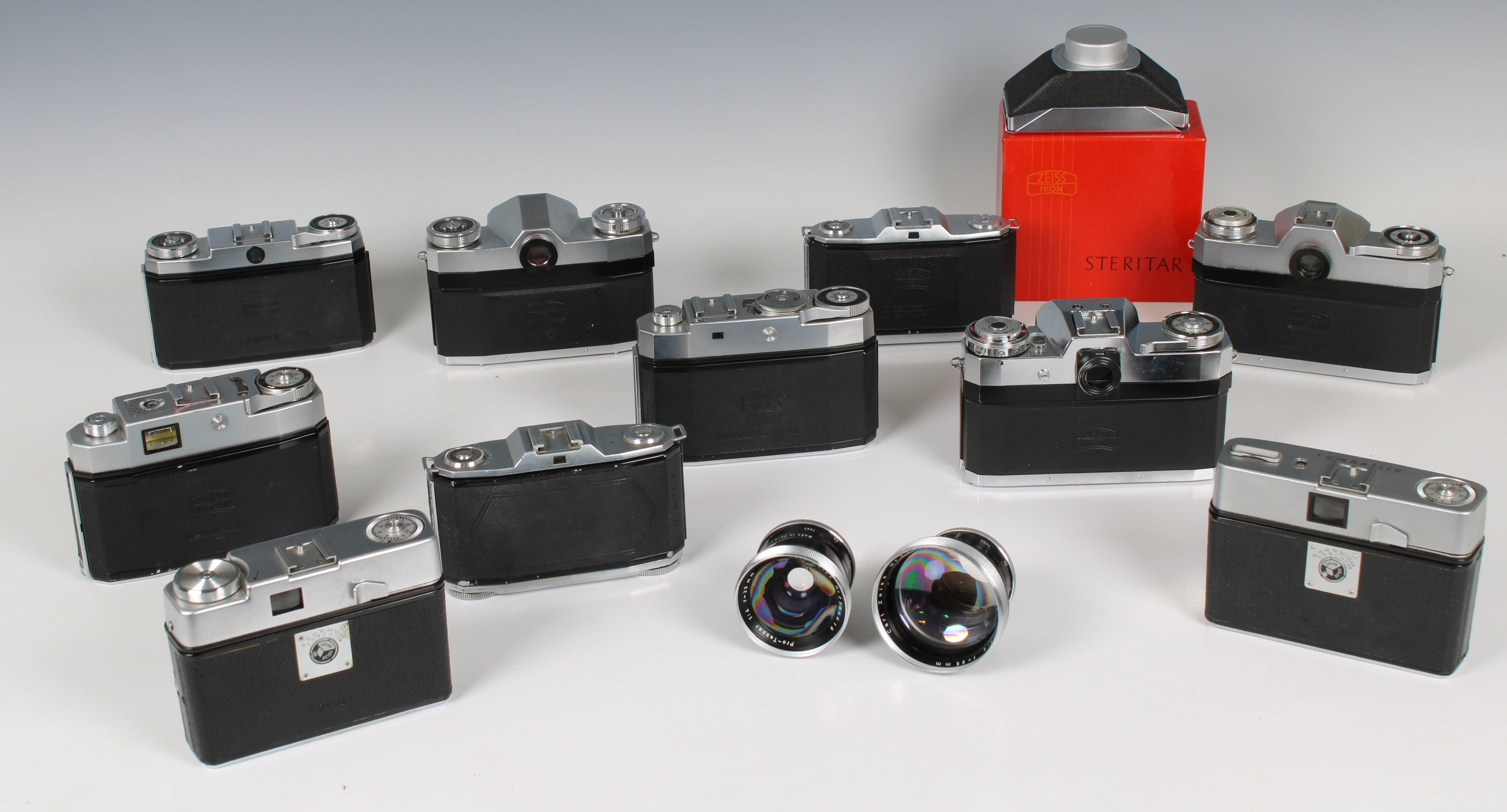 Photography - A collection of vintage Zeiss Ikon camera's - Image 2 of 3