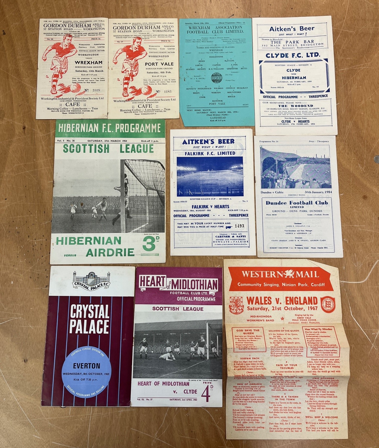 A collection of 1950's / 1960's Football programmes - Image 11 of 24