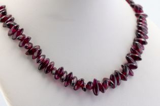 A garnet collar necklace
