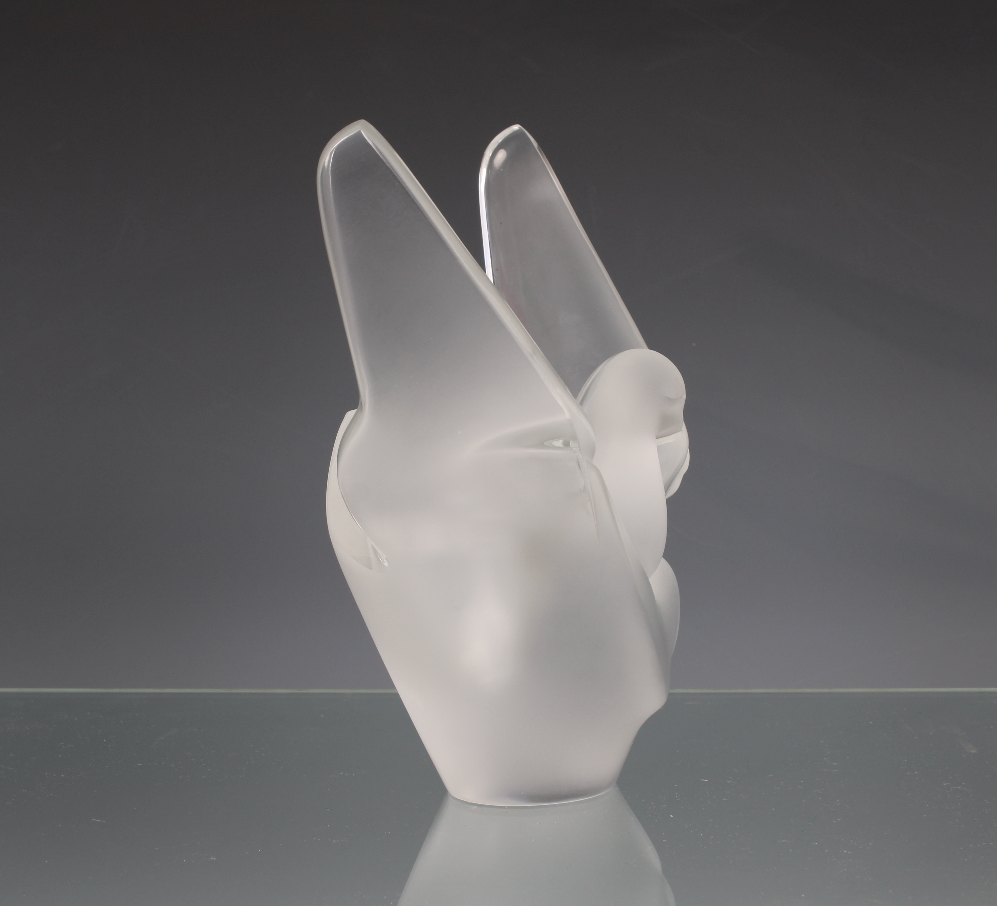 A Lalique frosted glass vase "Sylvie" - Image 4 of 6