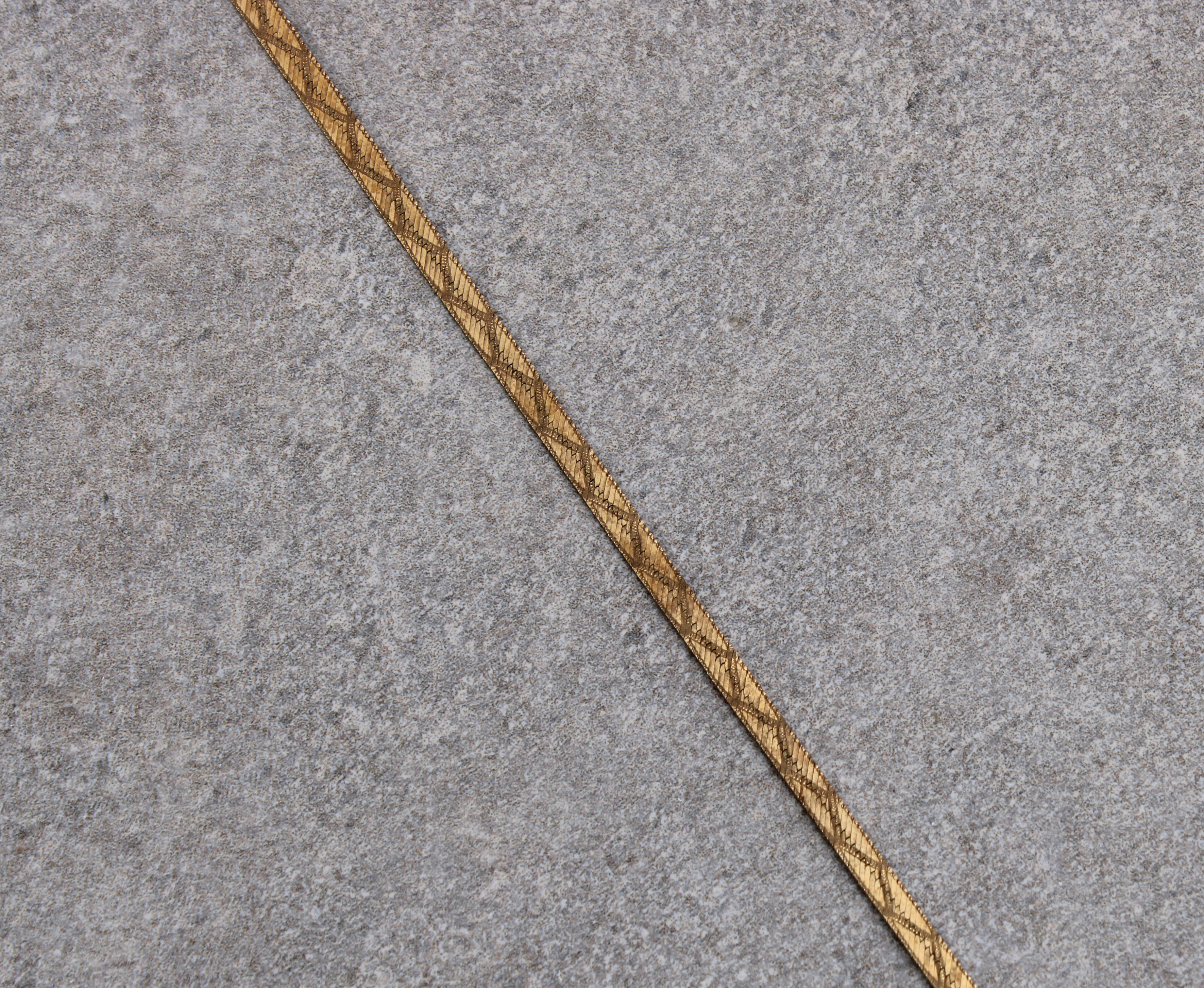 An Italian 9ct gold necklace