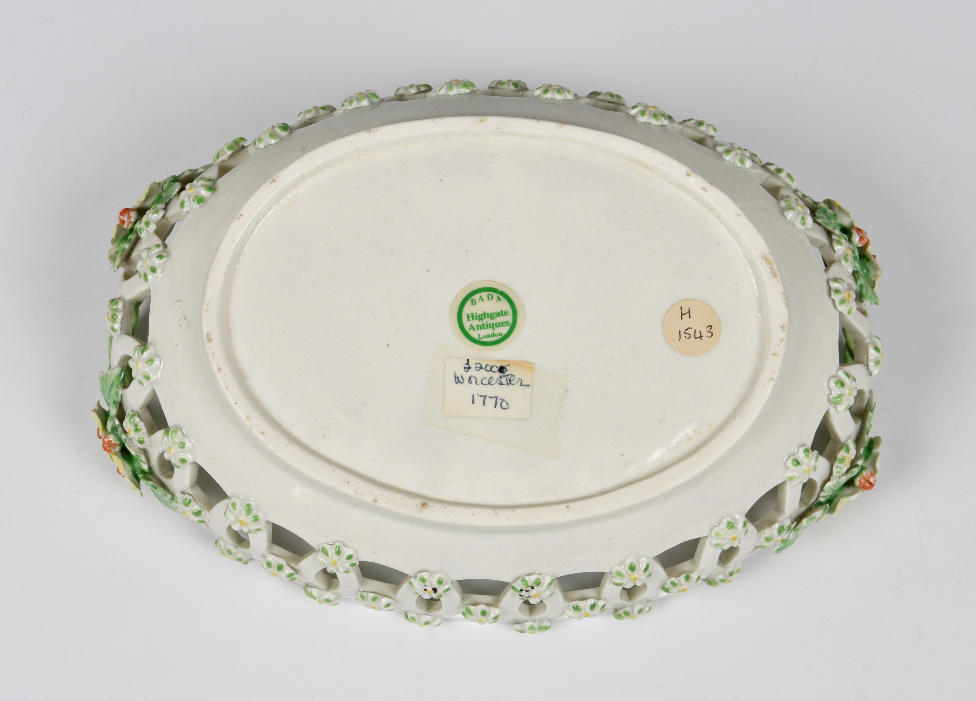 A Worcester First Period porcelain pierced oval basket - Image 4 of 5