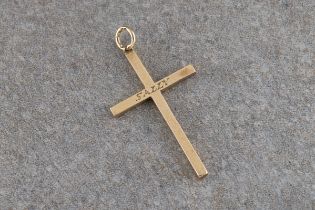 A 9ct yellow gold cross