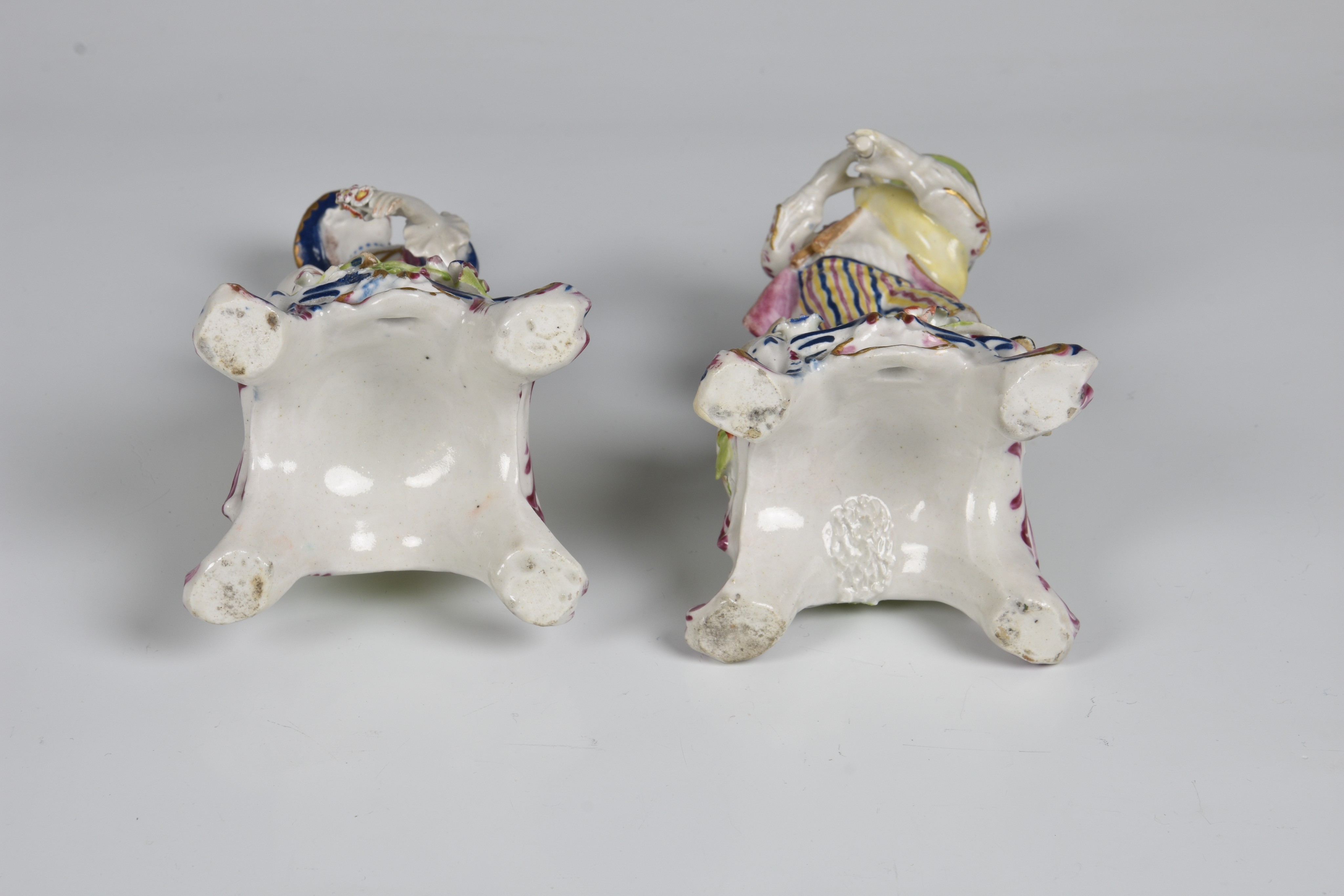 A pair of Bow porcelain figures of a shepherd and shepherdess - Image 8 of 12