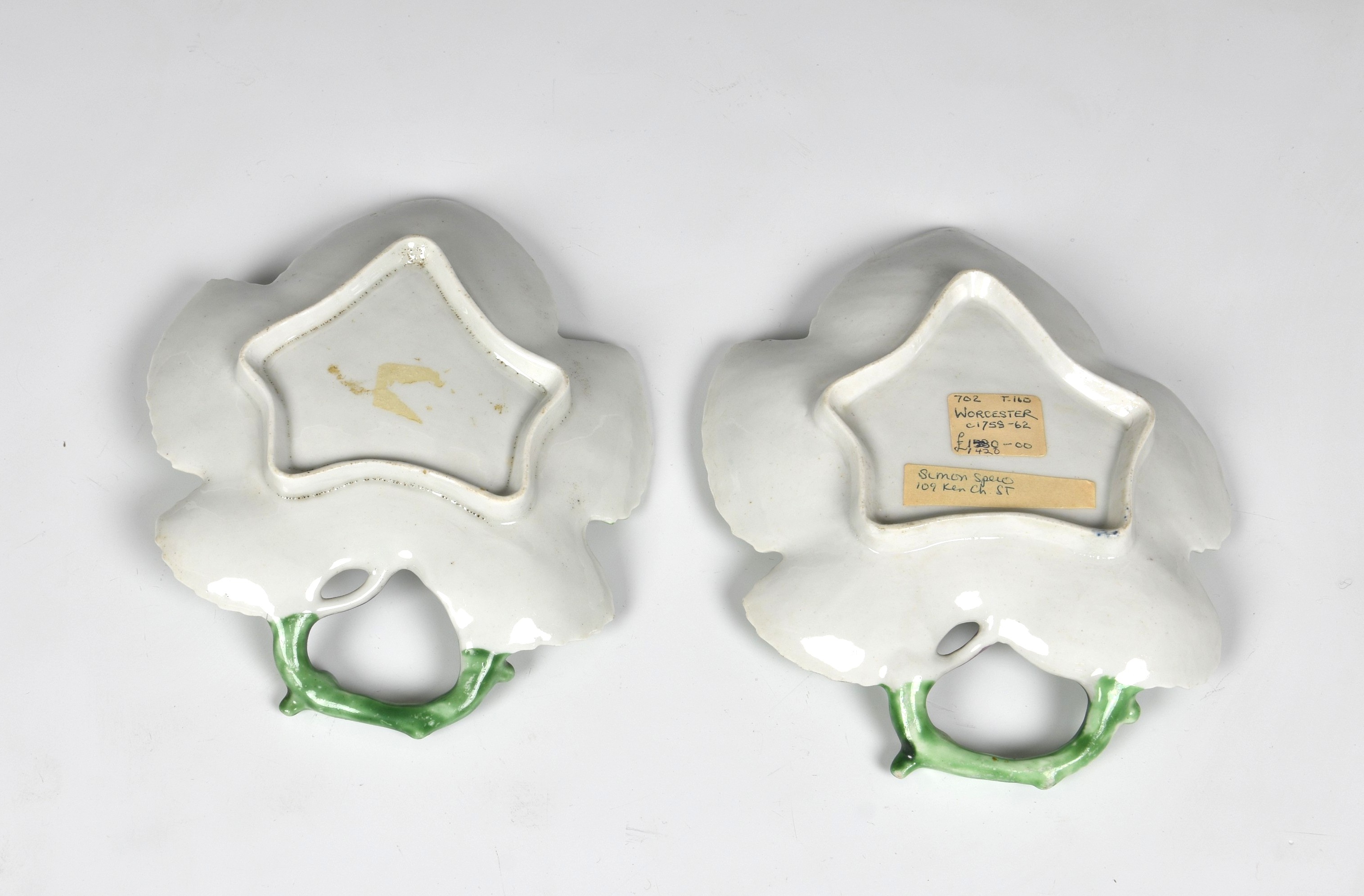 A pair of first period Worcester porcelain leaf dishes - Image 3 of 6