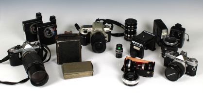 Photography - A collection of vintage camera's and accessories etc