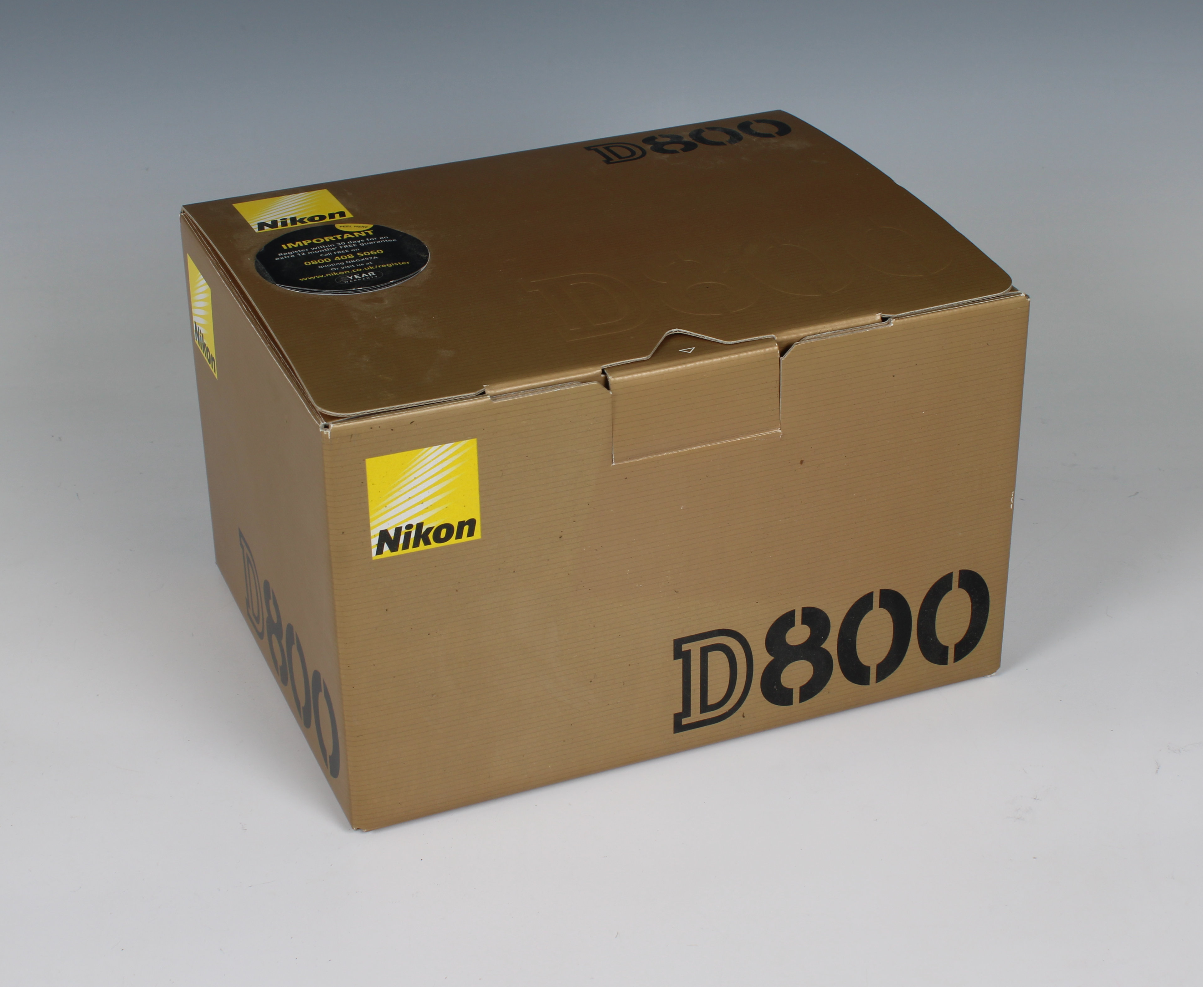 Photography - A Nikon D800 camera body, etc - Image 2 of 2