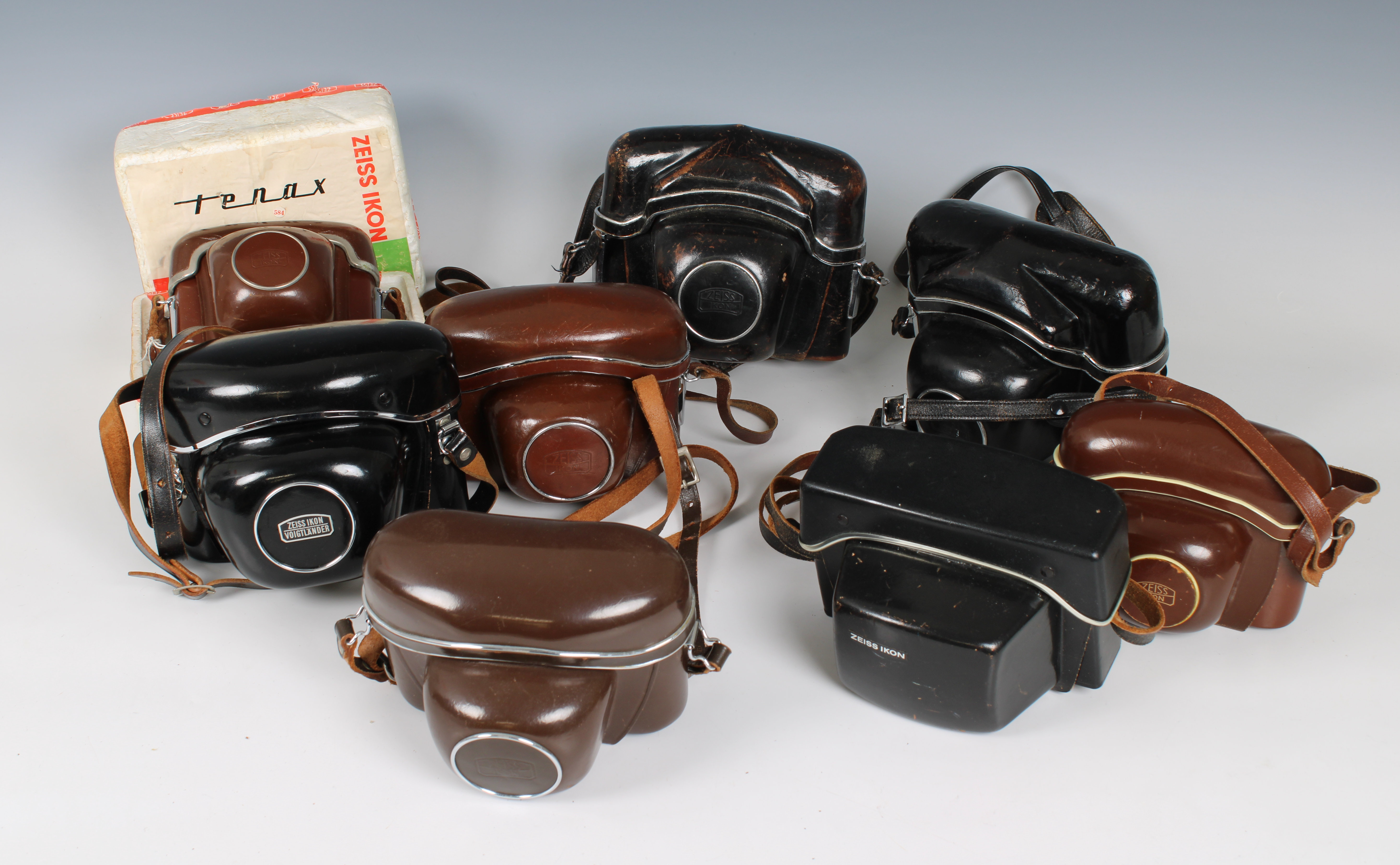 Photography - A collection of vintage Zeiss Ikon camera's - Image 3 of 3