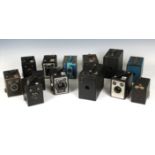 Photography - An assorted collection of various vintage Brownie box cameras etc