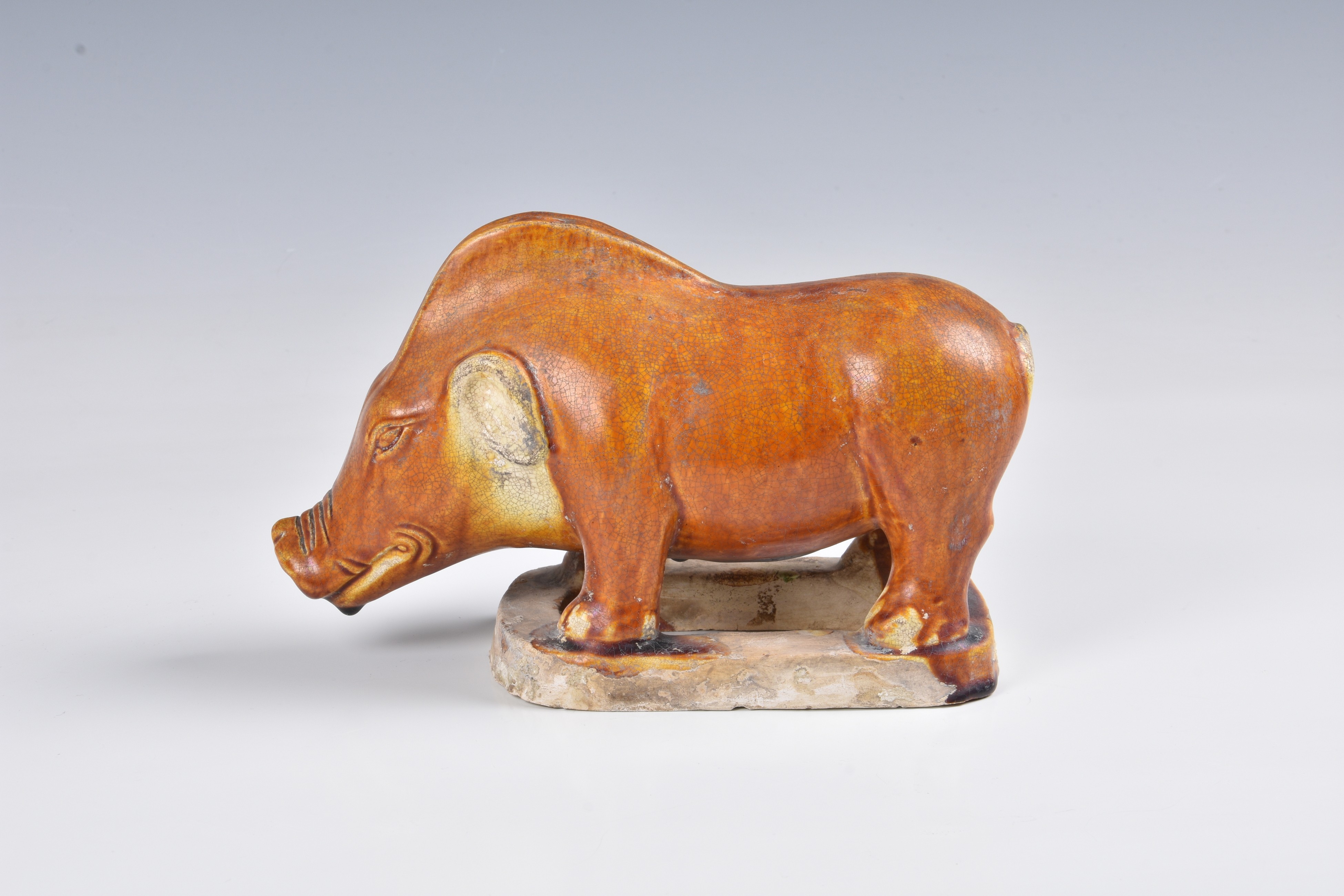 A Chinese chestnut glazed model of a boar - Bild 2 aus 6