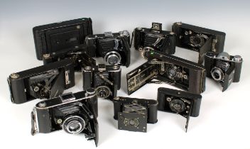 Photography - An assorted collection of various vintage cameras