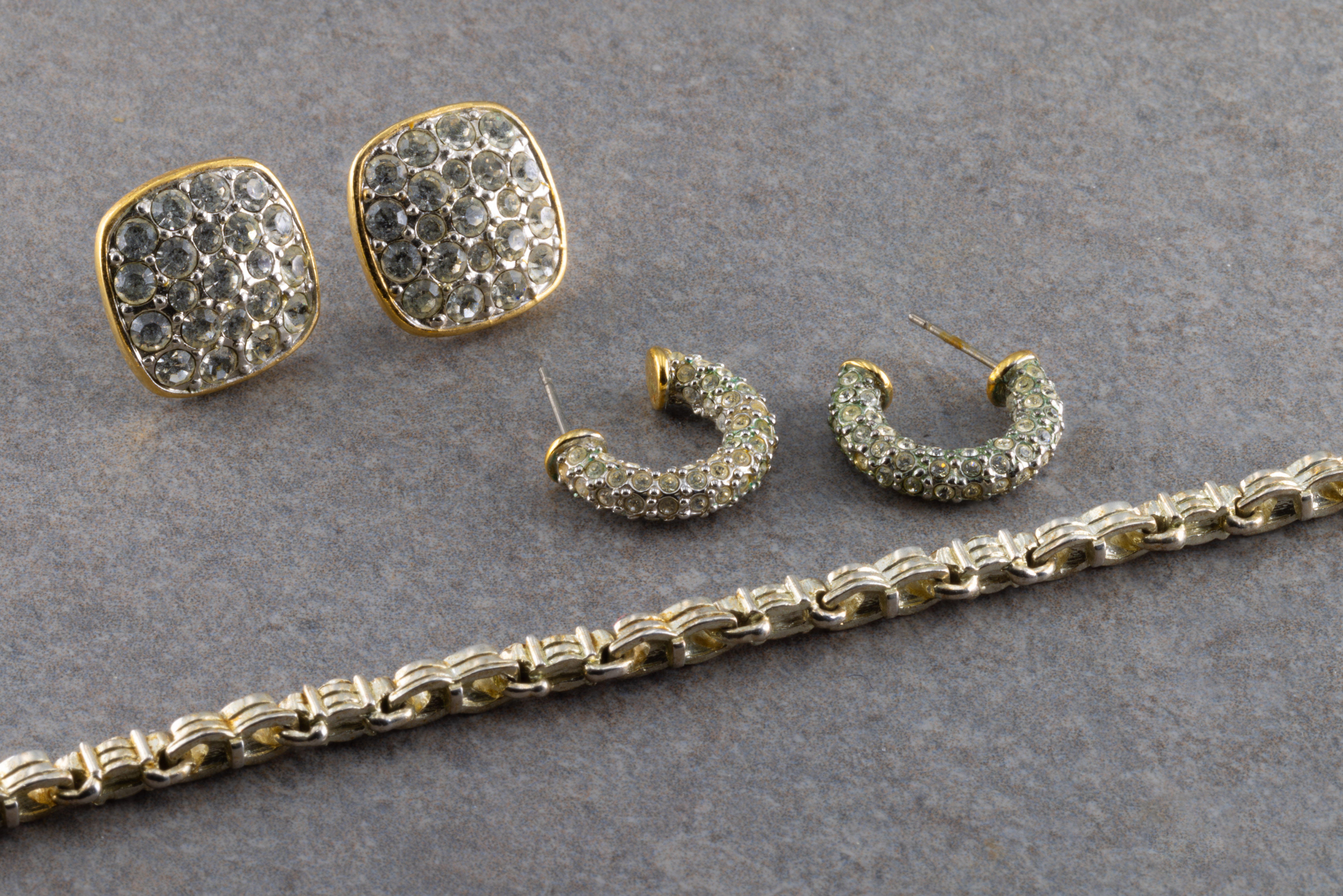 A collection of costume jewellery