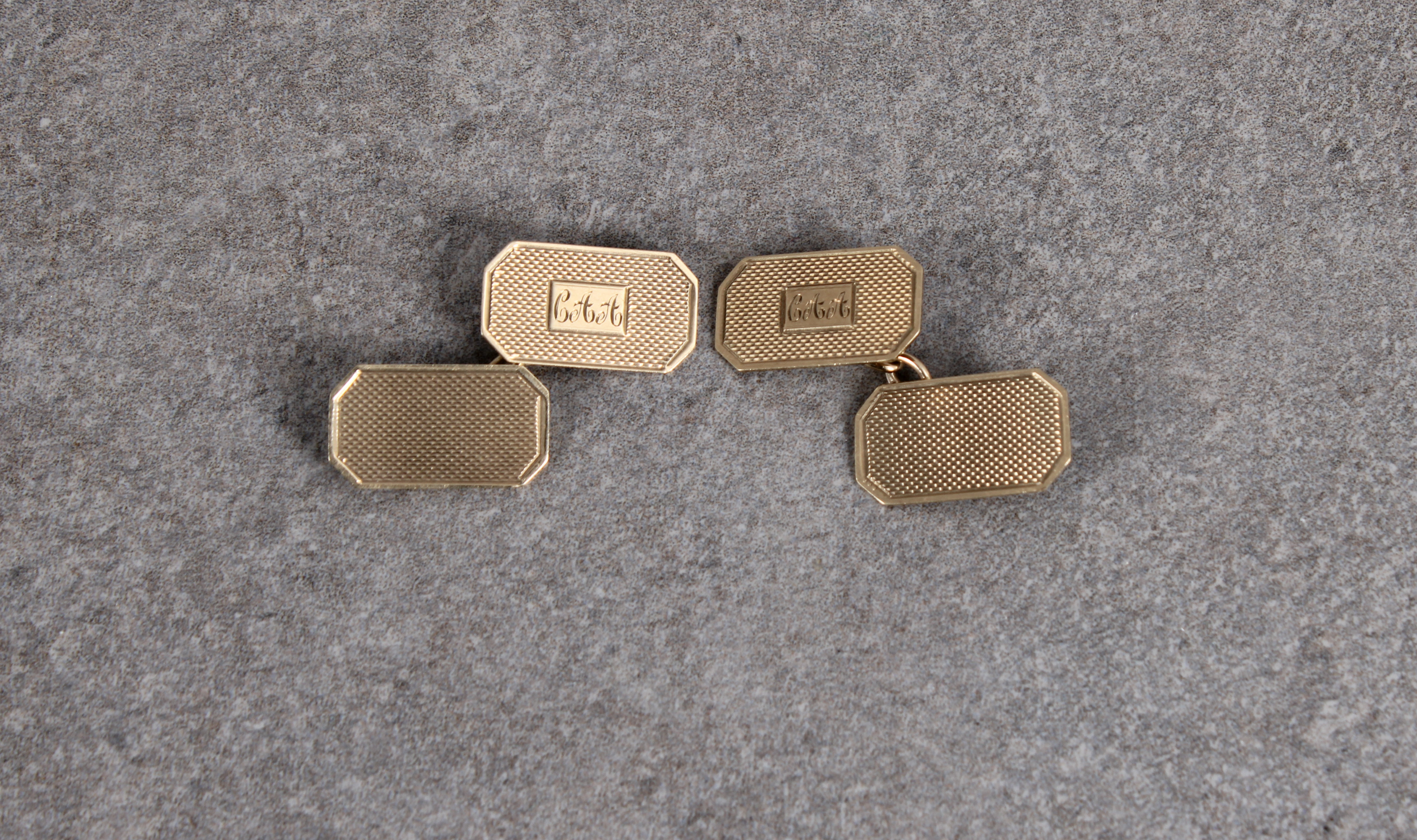 A pair of 9ct gold chain link cuff links