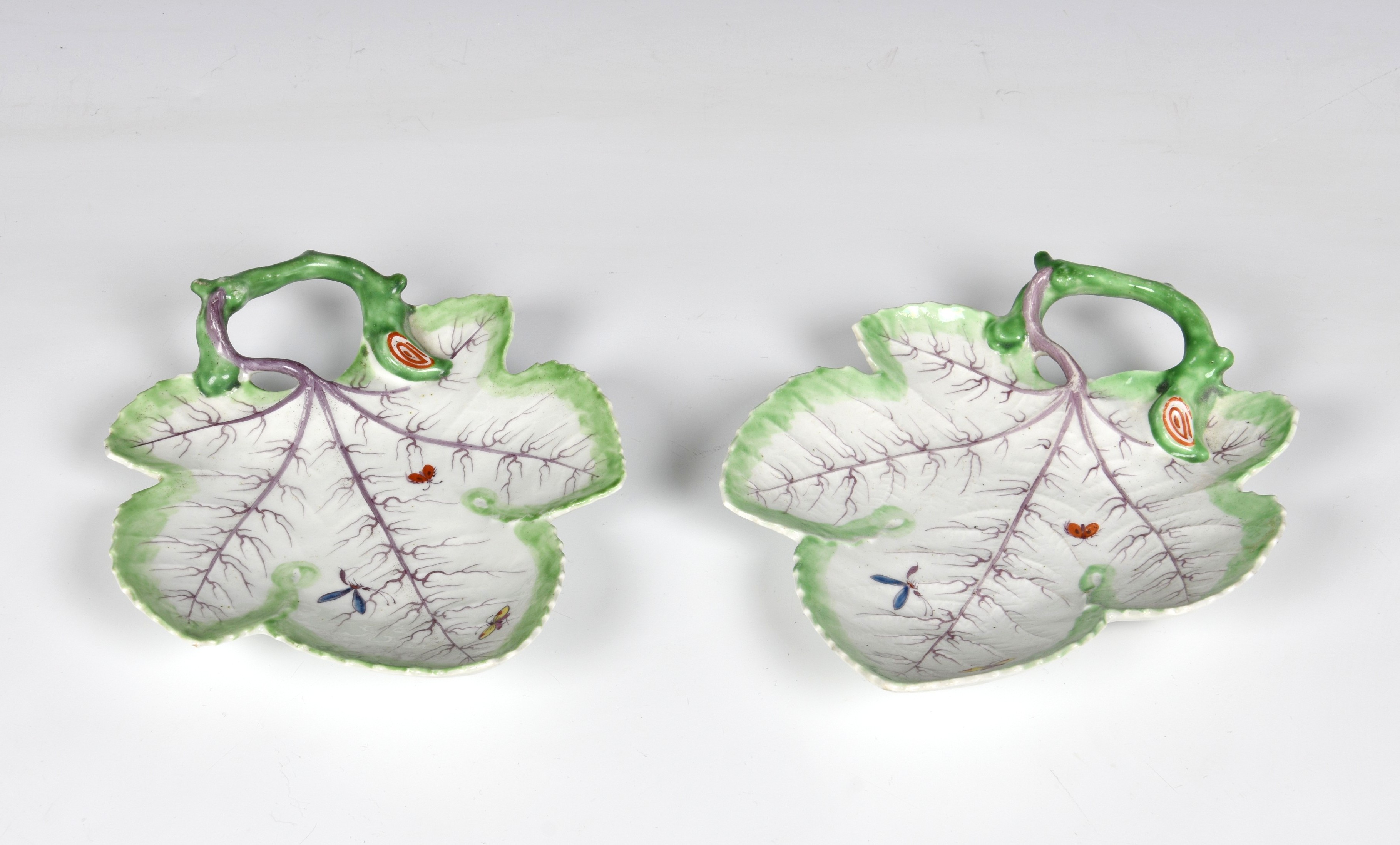 A pair of first period Worcester porcelain leaf dishes