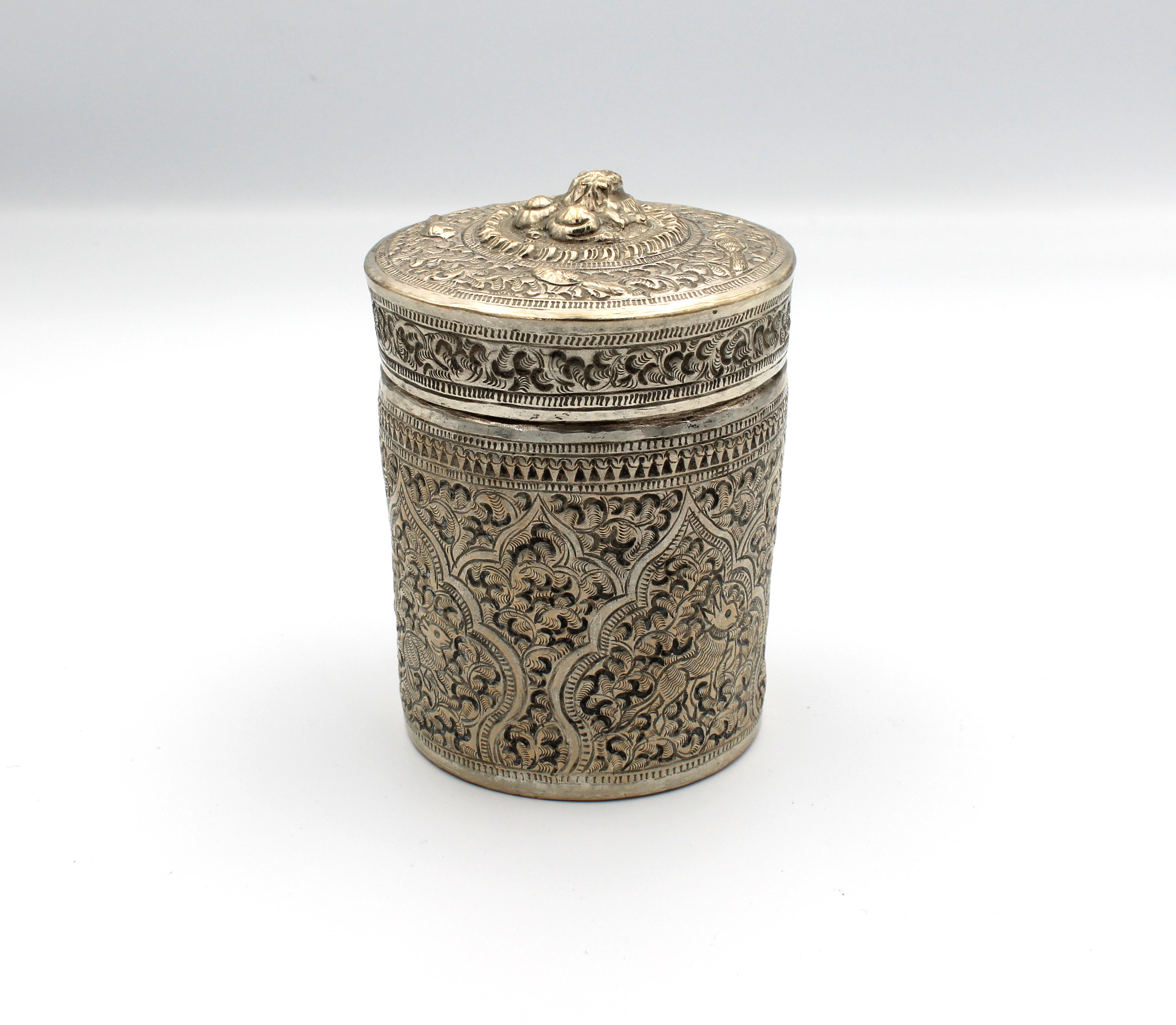 An Indian silver circular lidded box - Image 2 of 4