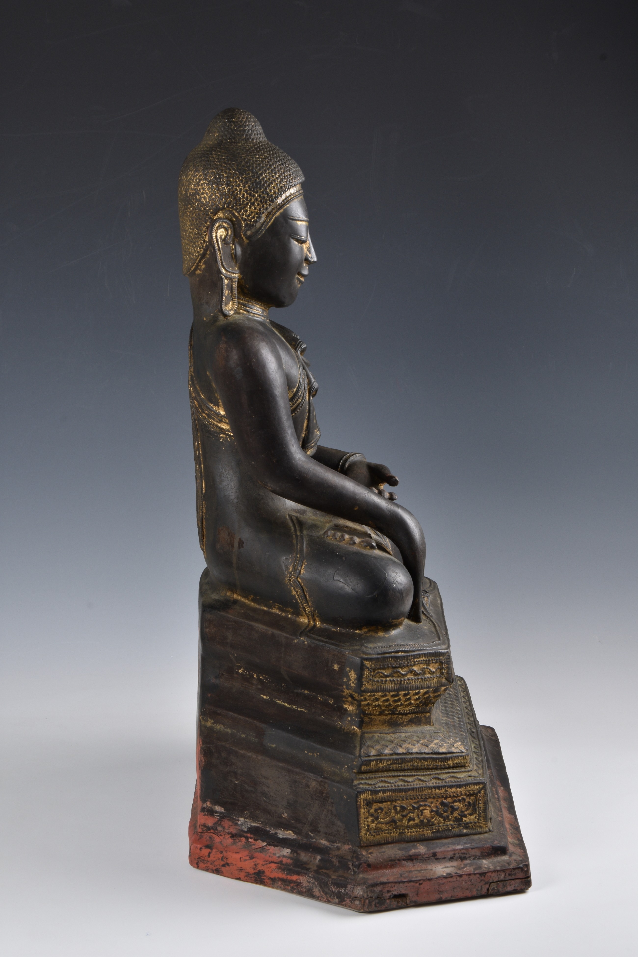 A 19th century Burmese Mandalay dry lacquer seated figure of Buddha - Image 7 of 11
