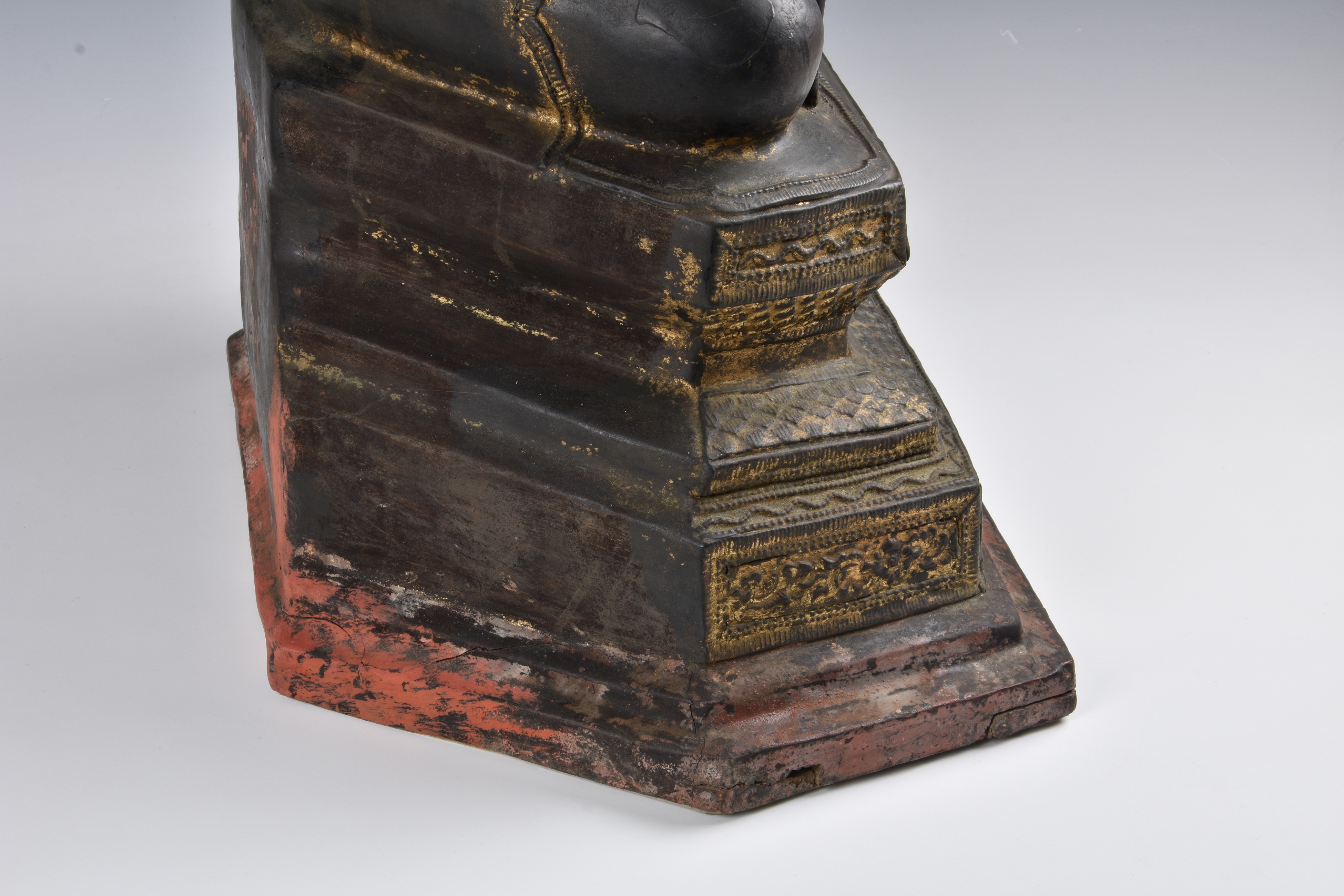 A 19th century Burmese Mandalay dry lacquer seated figure of Buddha - Image 8 of 11