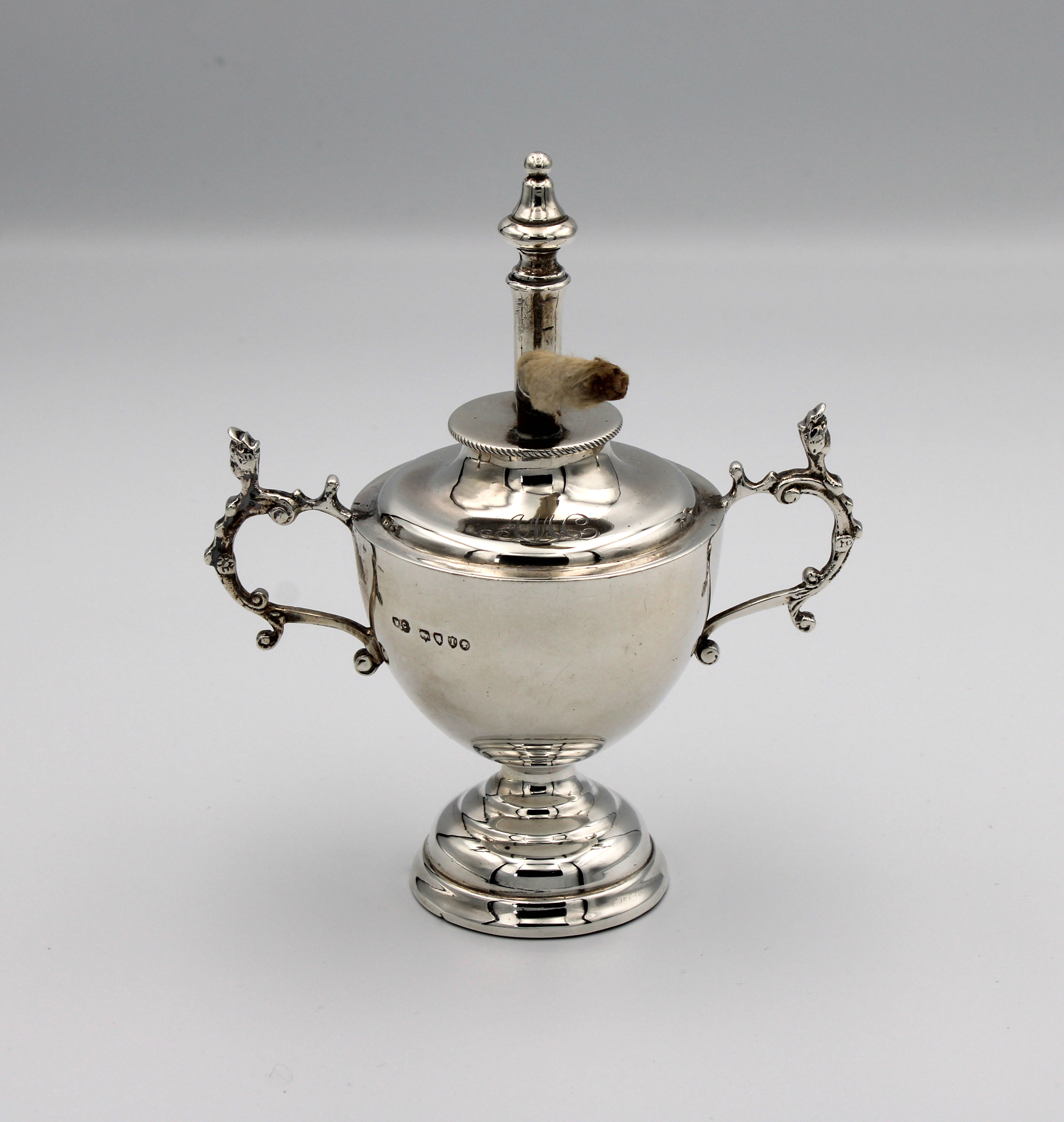 A Victorian silver table lighter fashioned as a trophy cup / urn