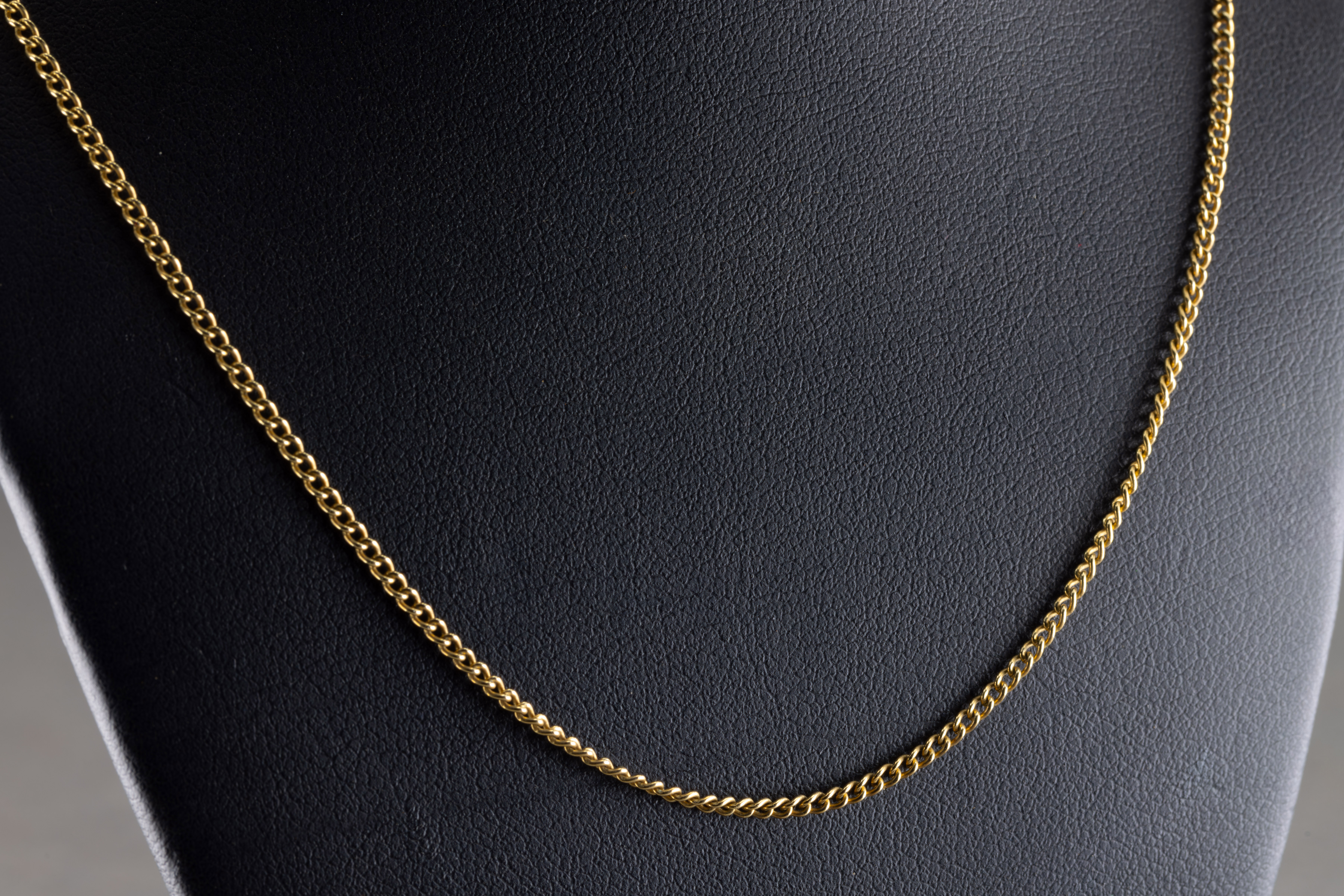 A 9ct yellow gold chain