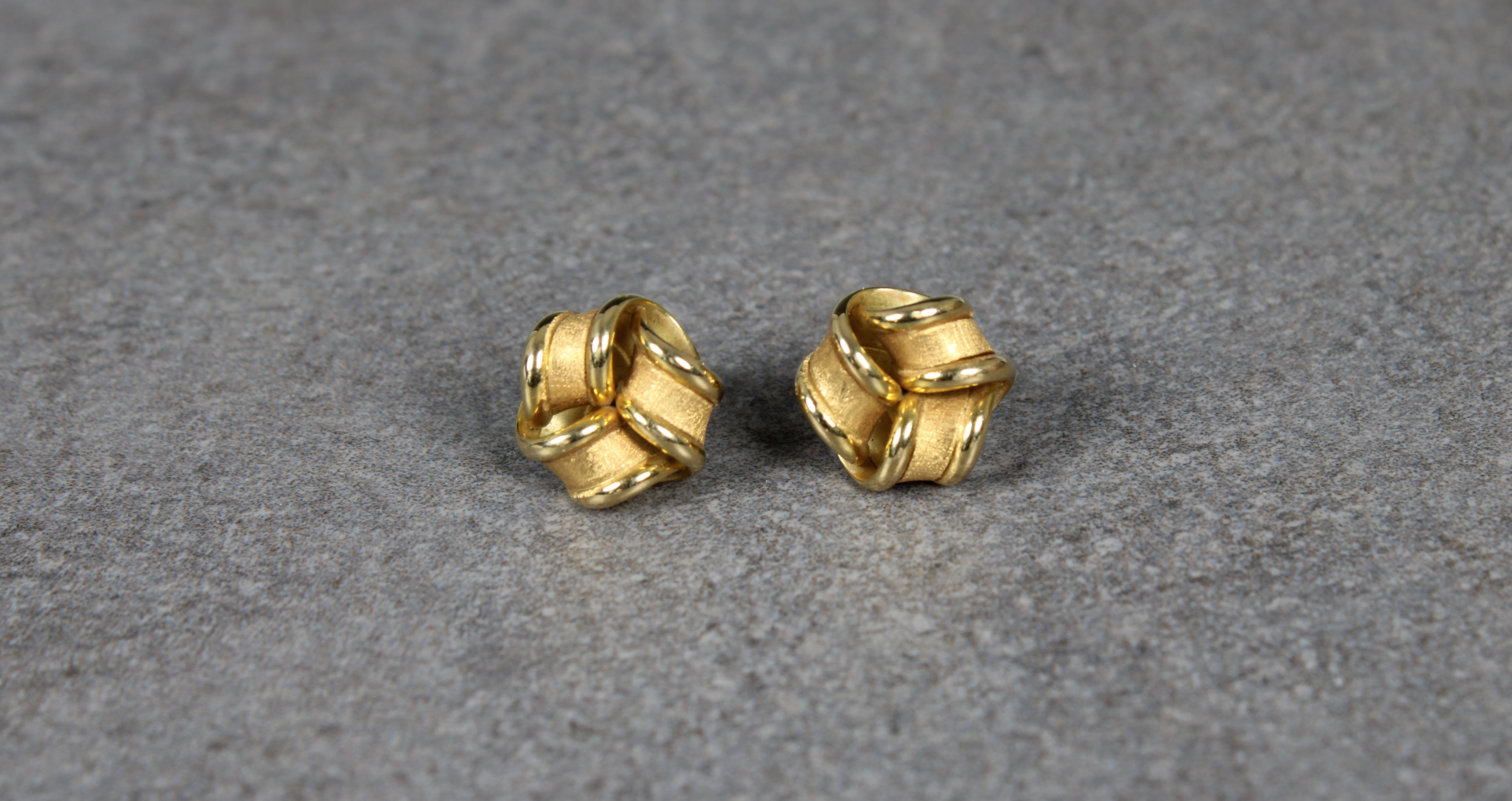 A pair of 18ct yellow gold knot ear studs