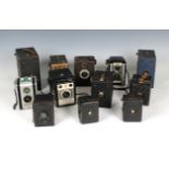 Photography - An assorted collection of various vintage / antique box cameras