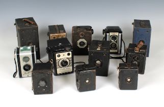 Photography - An assorted collection of various vintage / antique box cameras