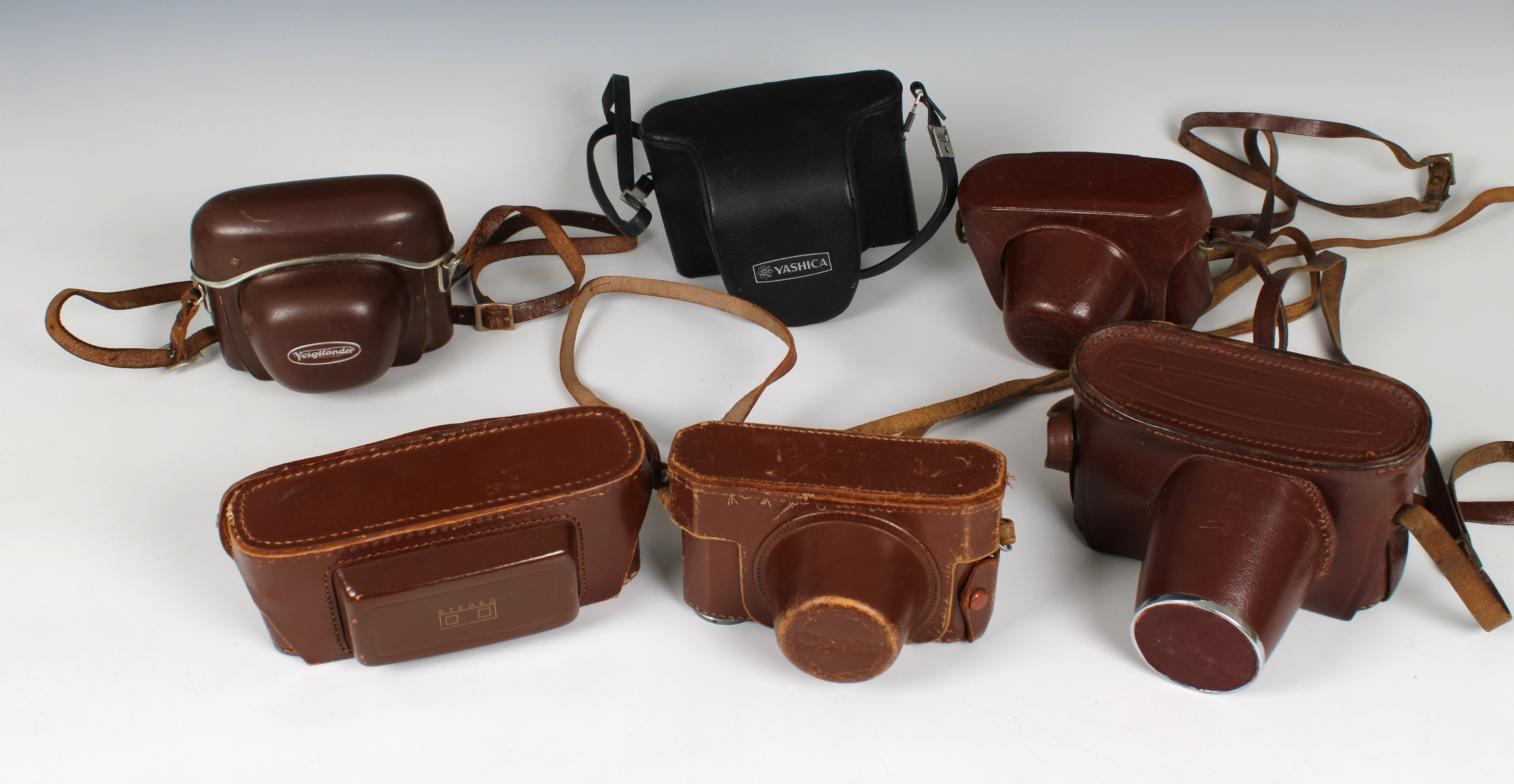 Photography - An assorted collection of various vintage cameras - Image 3 of 3