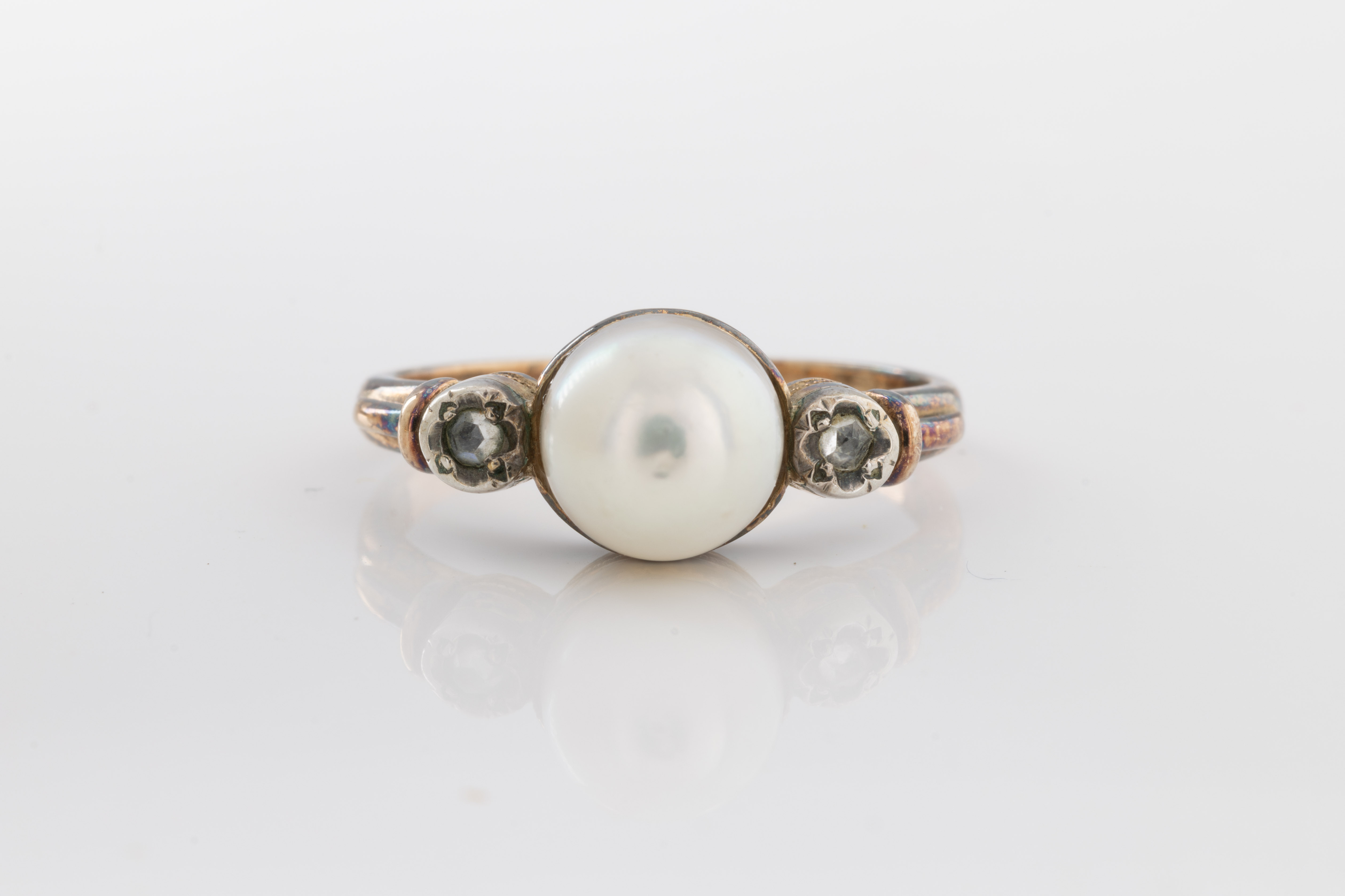 A pearl and rose-cut diamond ring