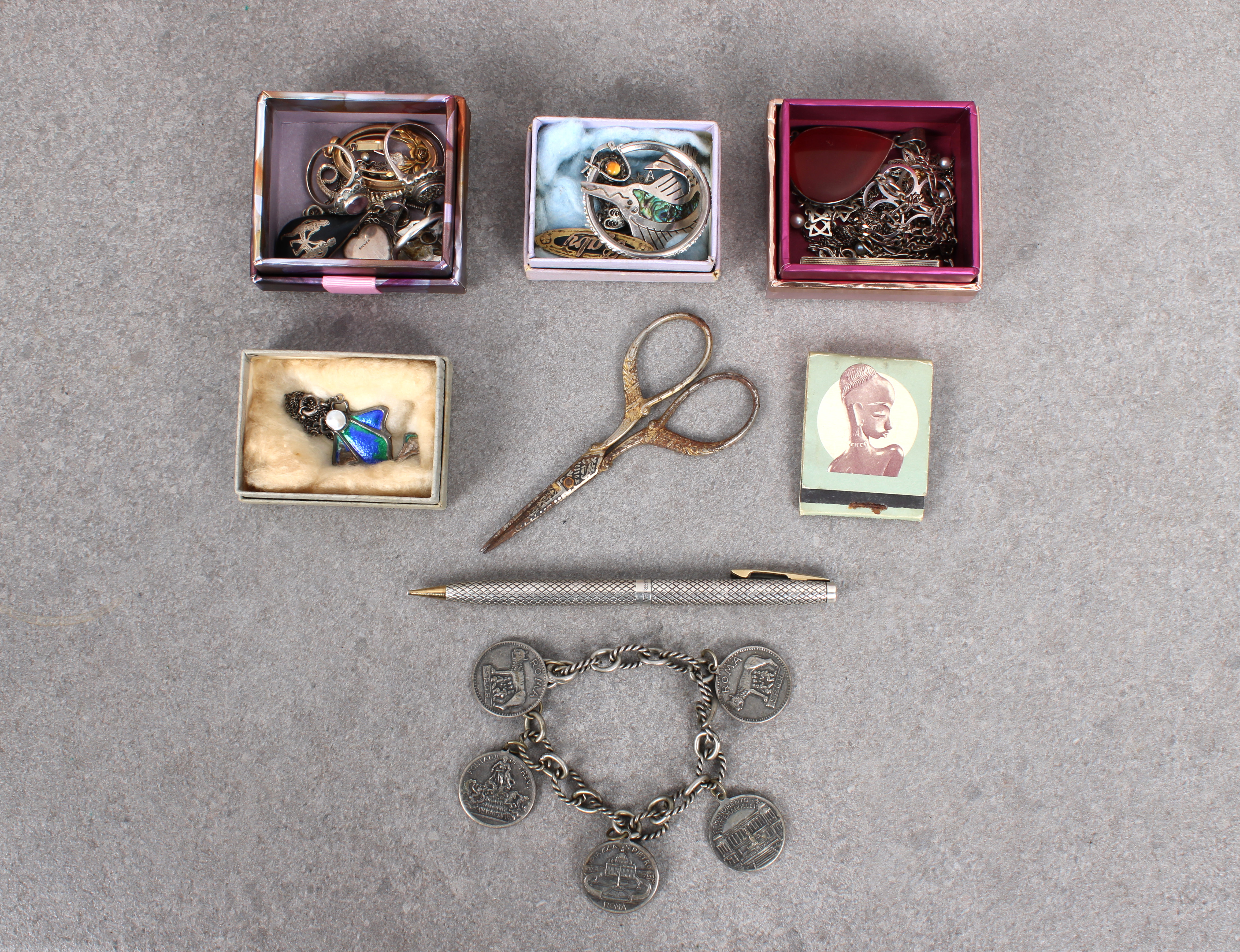 A rummage tray of various silver / white metal jewellery and collectables etc