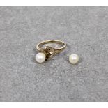 A 9ct gold and two pearl twist ring