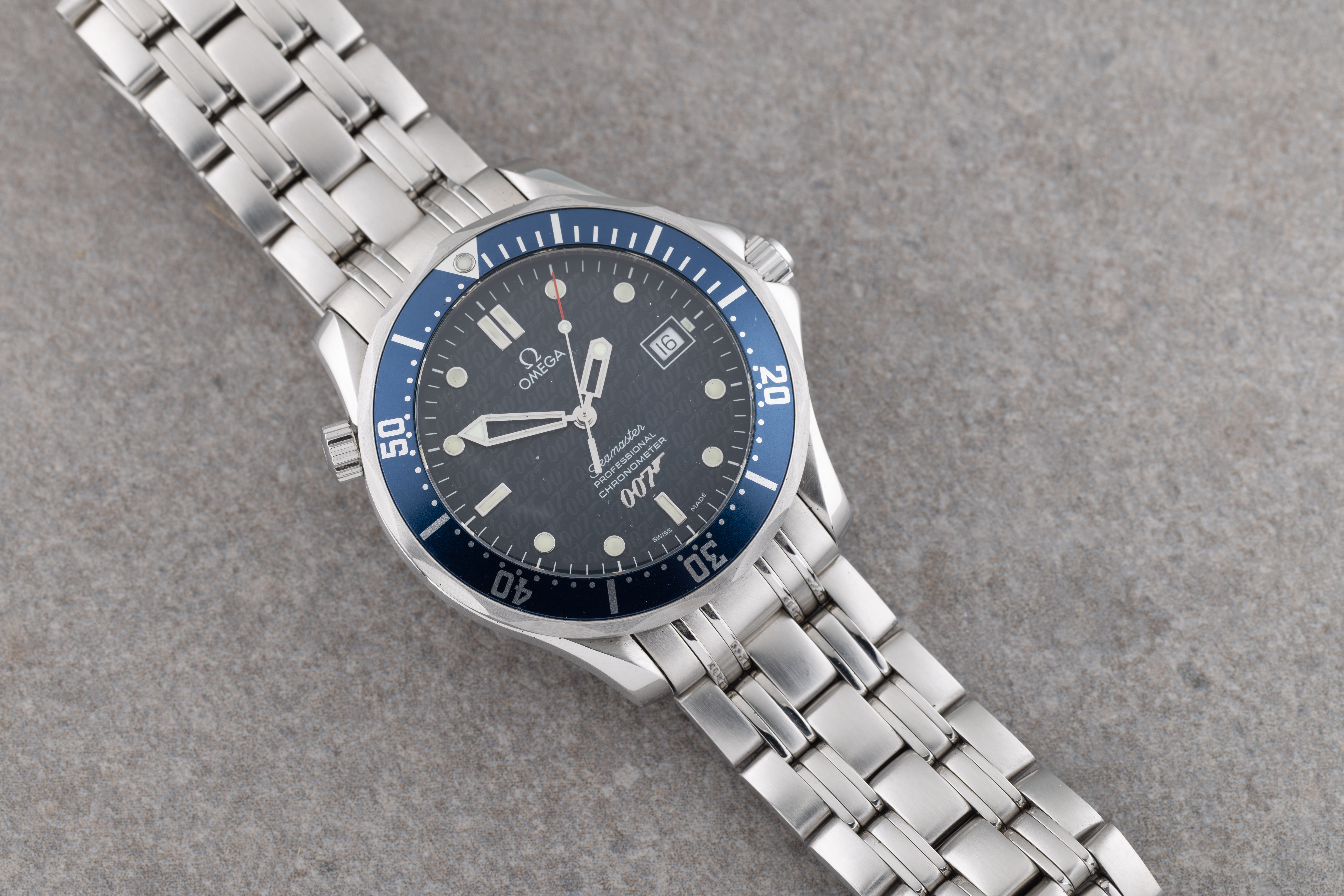 A gentleman's Omega Seamaster Professional Diver 007 James Bond watch