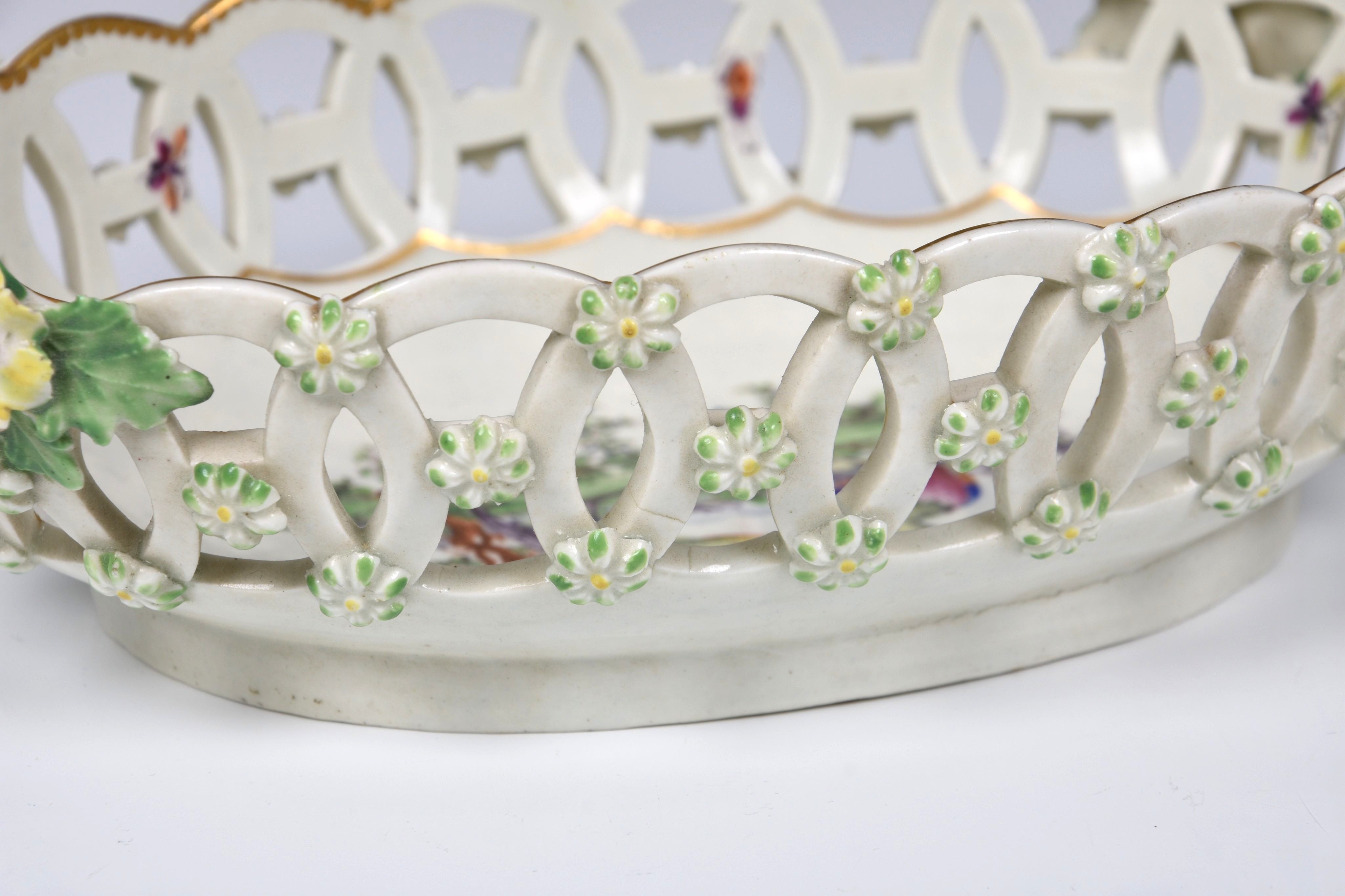 A Worcester First Period porcelain pierced oval basket - Image 5 of 5